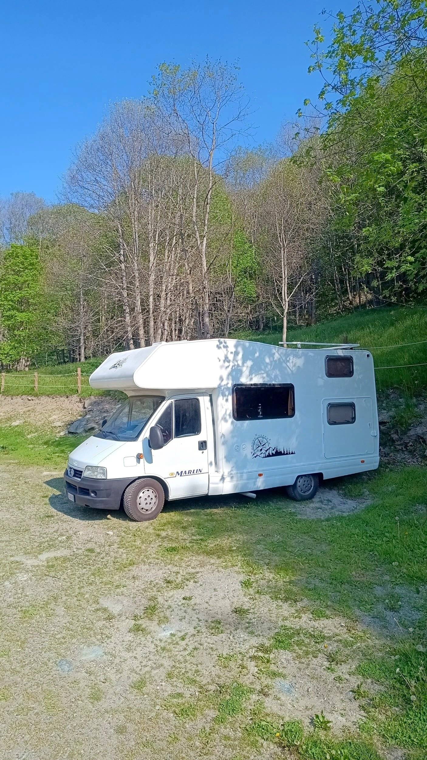 Vue avant de 3/4 Fiat Ducato 2,0 jtd - Yescapa