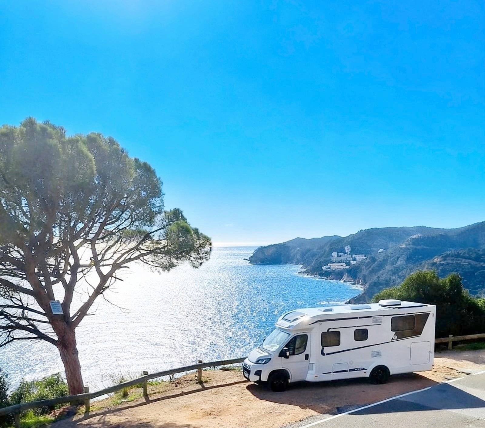 Vista del vehicle angle davanter Fiat - Yescapa