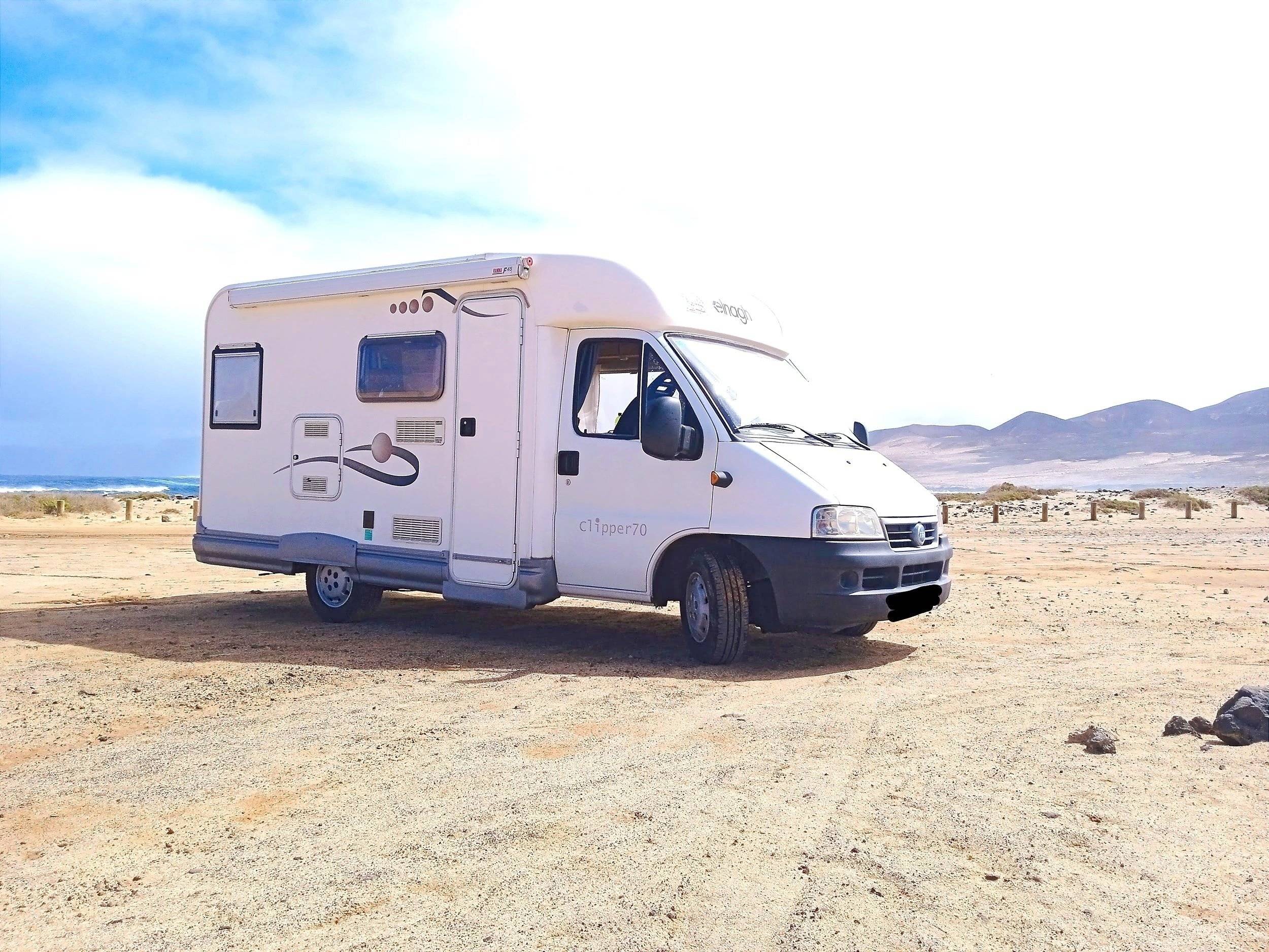 Vista frontale a ¾ Fiat - Yescapa