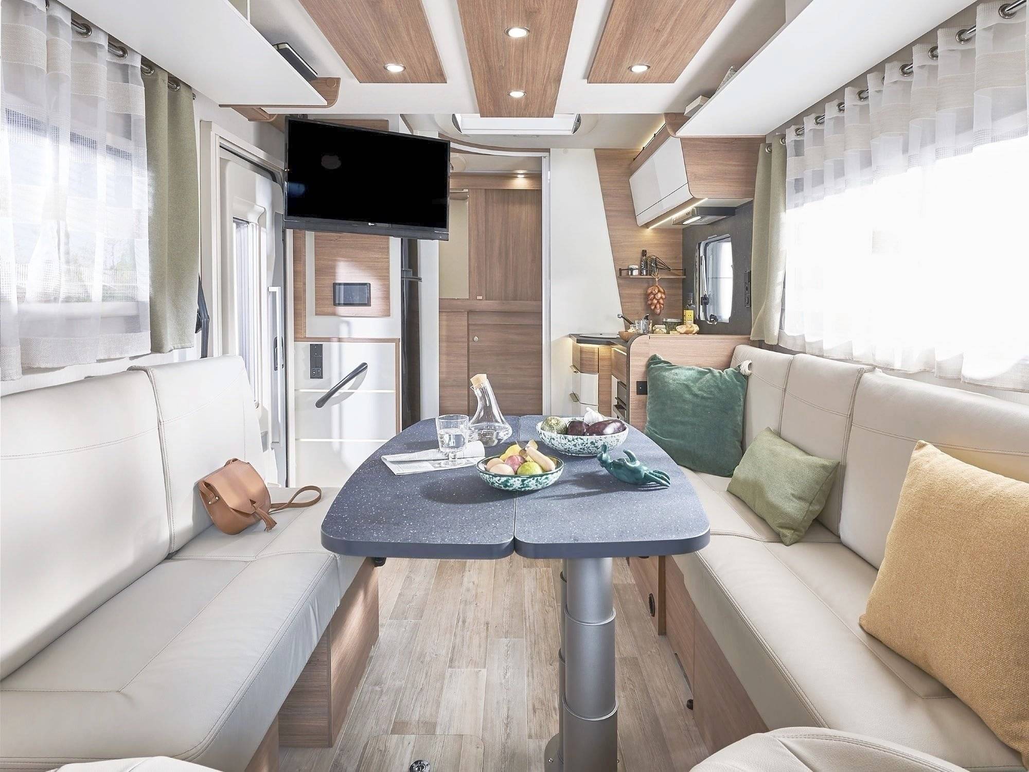 Pilote P696D Evidence