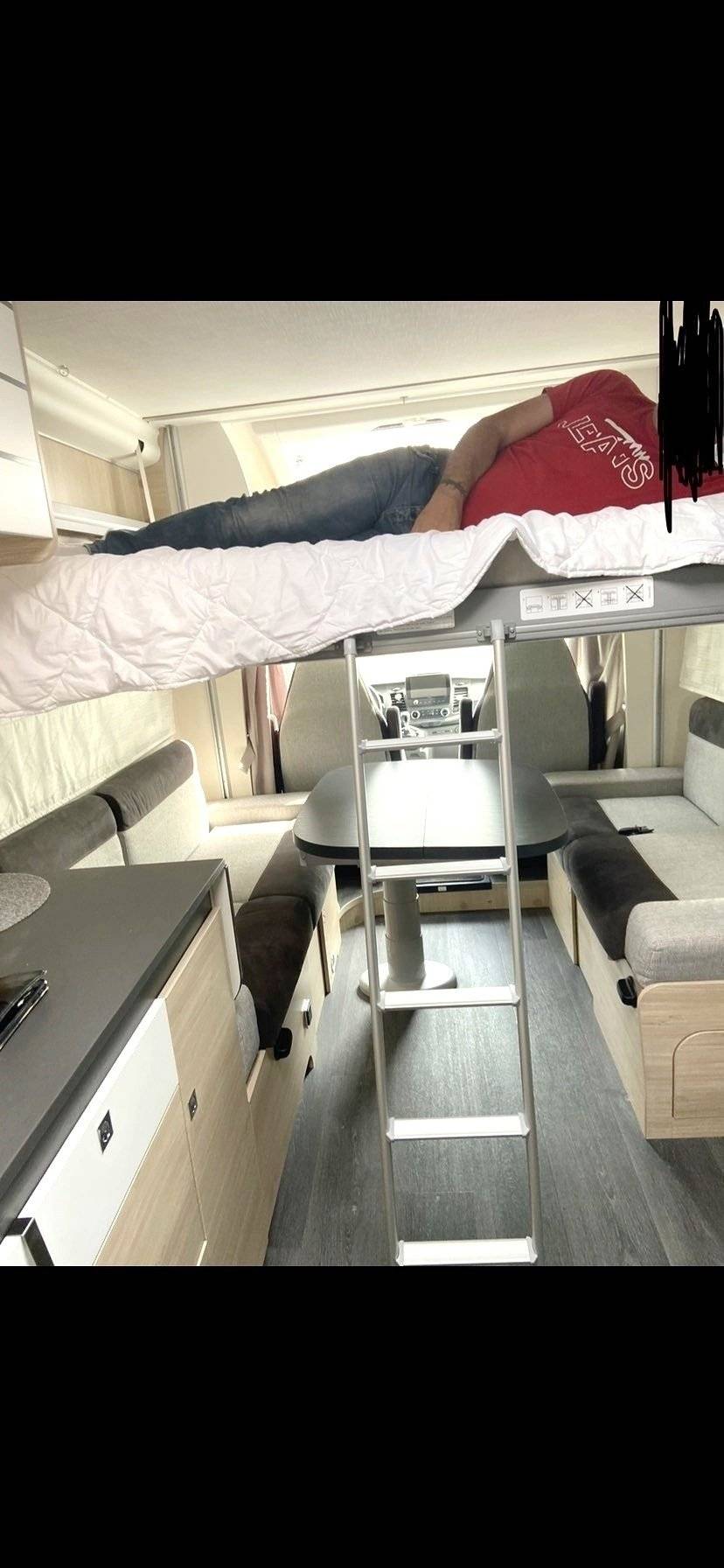 Challenger FORD TRANSIT