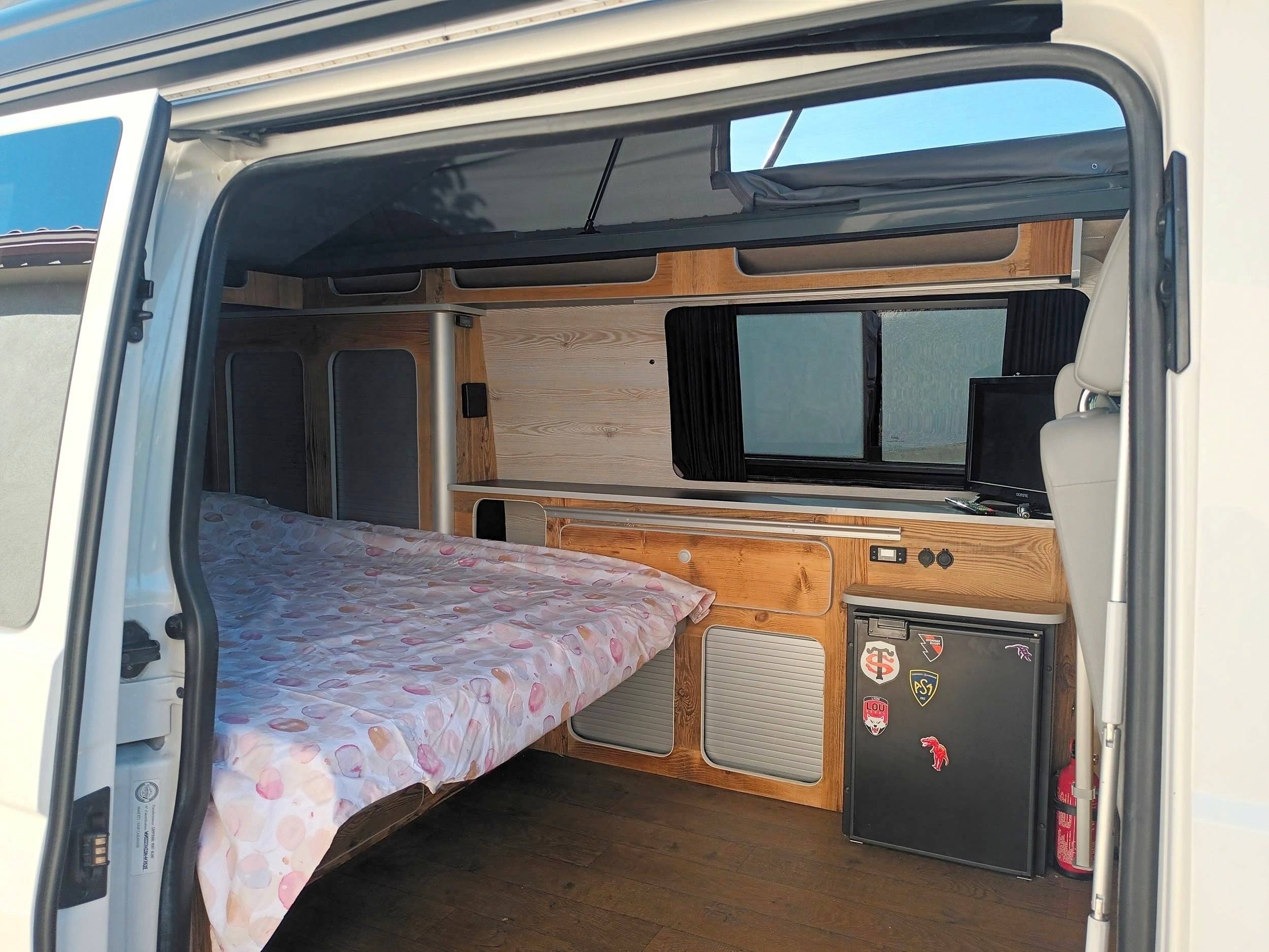 Berth Volkswagen T5 2 l 180 ch - Yescapa