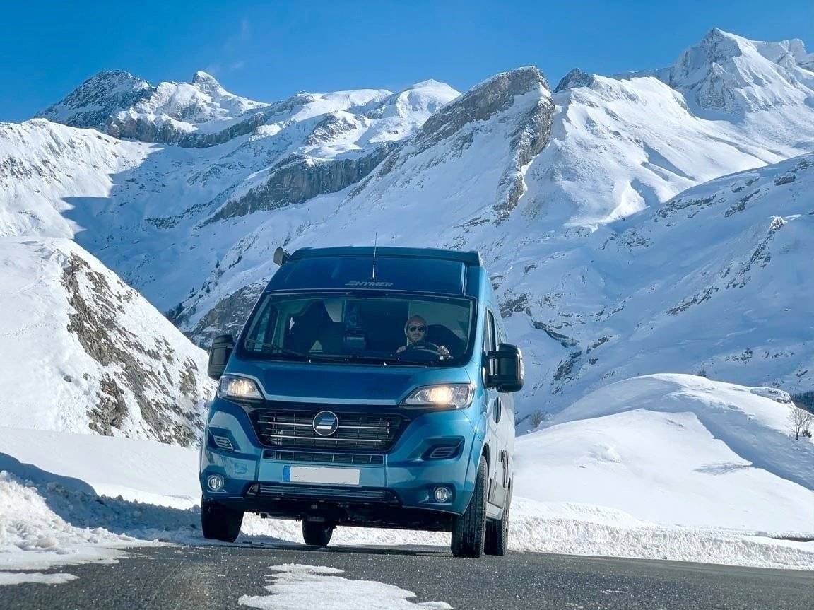 Vue avant de 3/4 Fiat Ducato 540 - Yescapa