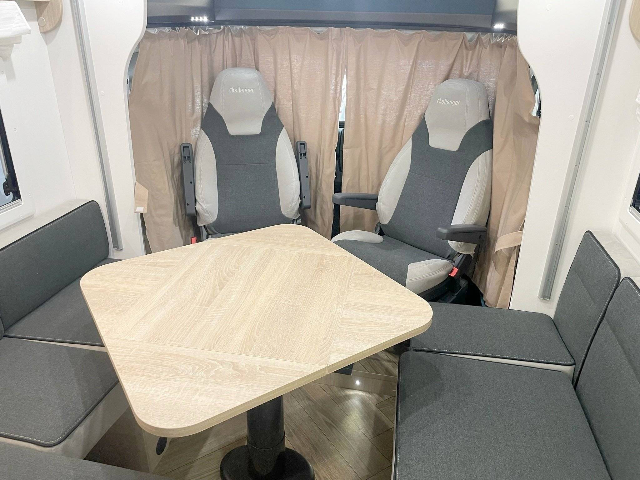 Challenger Challenger 384