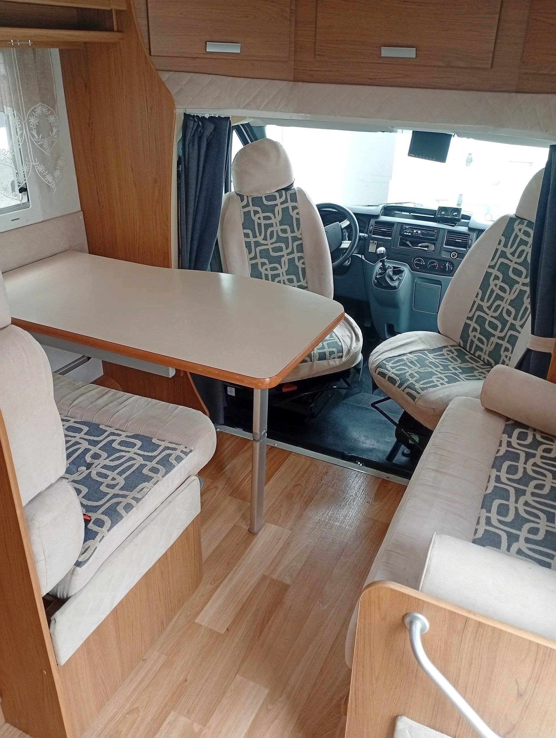 Comedor Ford Transit 2,4 l TDCi 140 ch. - Yescapa