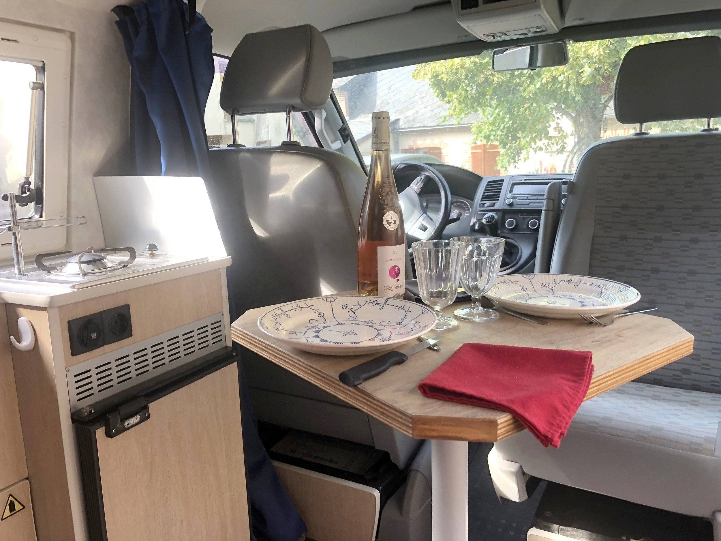 Área de jantar Volkswagen 2,0 l 140 ch - Yescapa