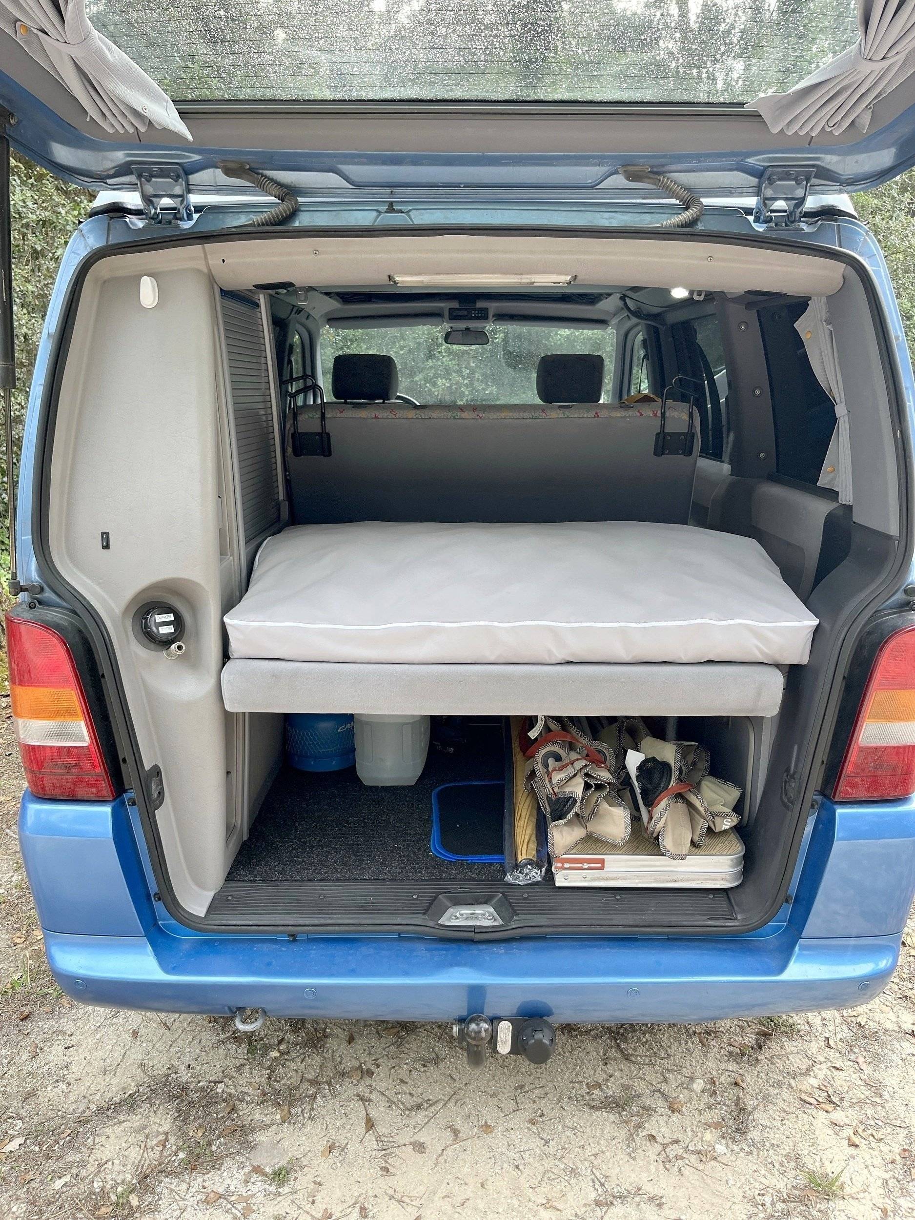 Berth Mercedes Vito 110D - Yescapa