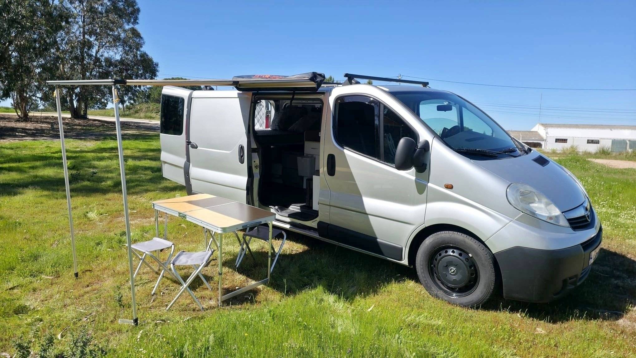 Vista frontale a ¾ Opel - Yescapa