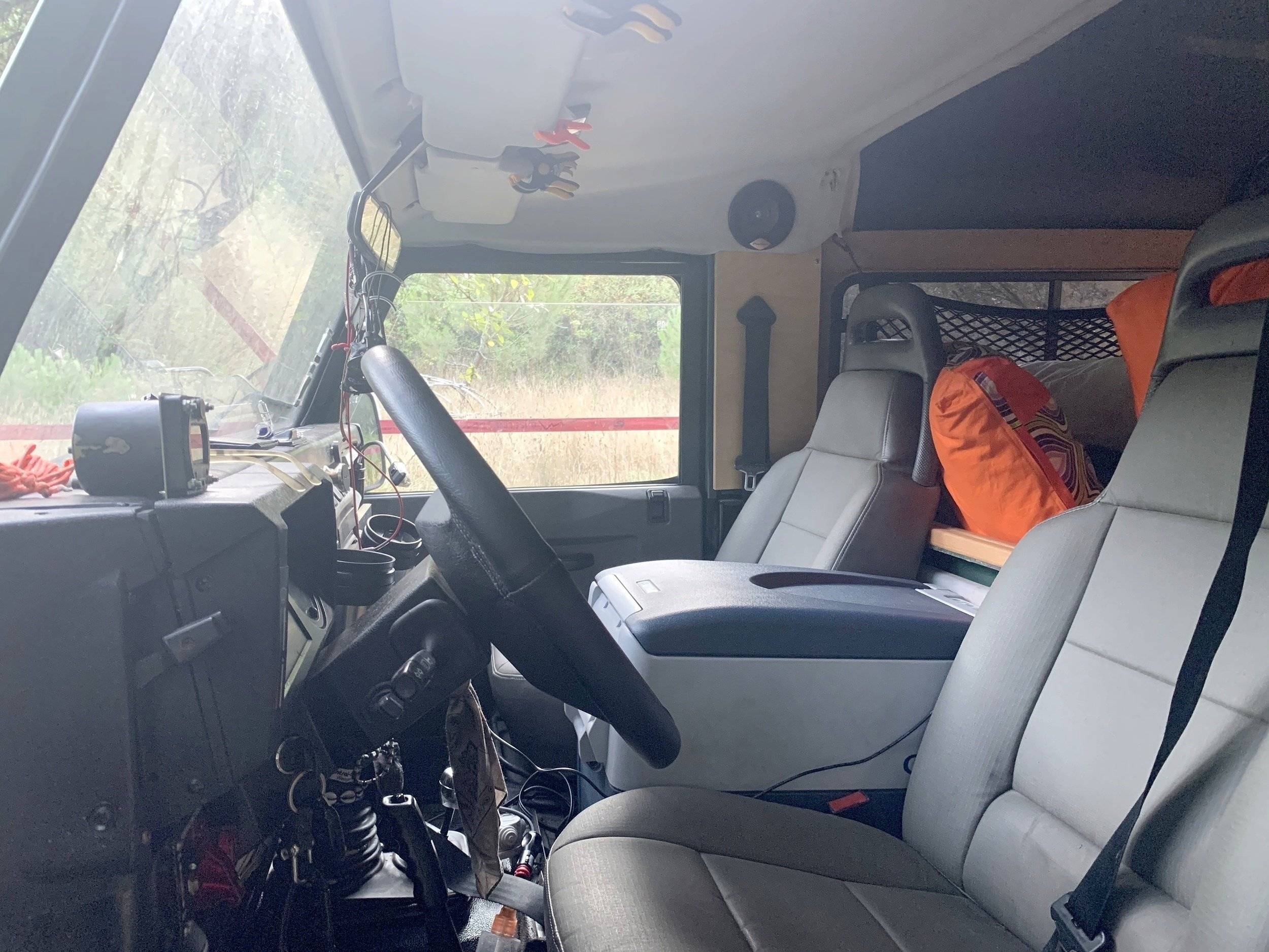 Cabina di guida Land Rover Defender 110 SW - Yescapa