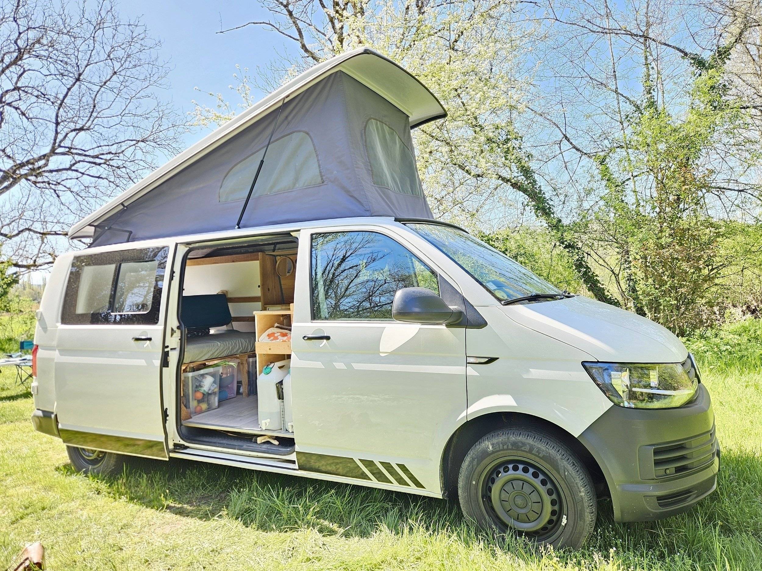 Vista de 3/4 Volkswagen Volkswagen T6 - Yescapa