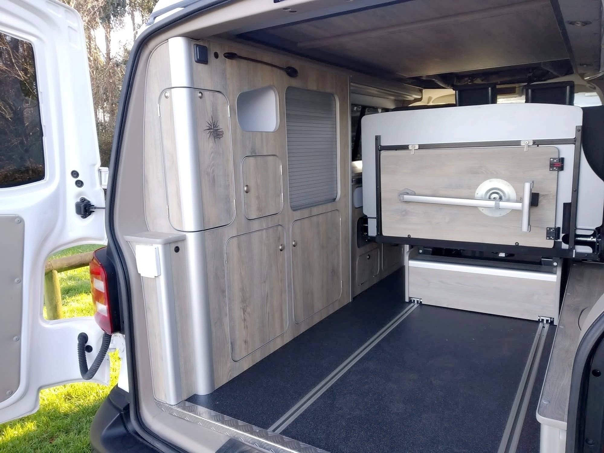 Volkswagen Transporter T6 (Amarilla)