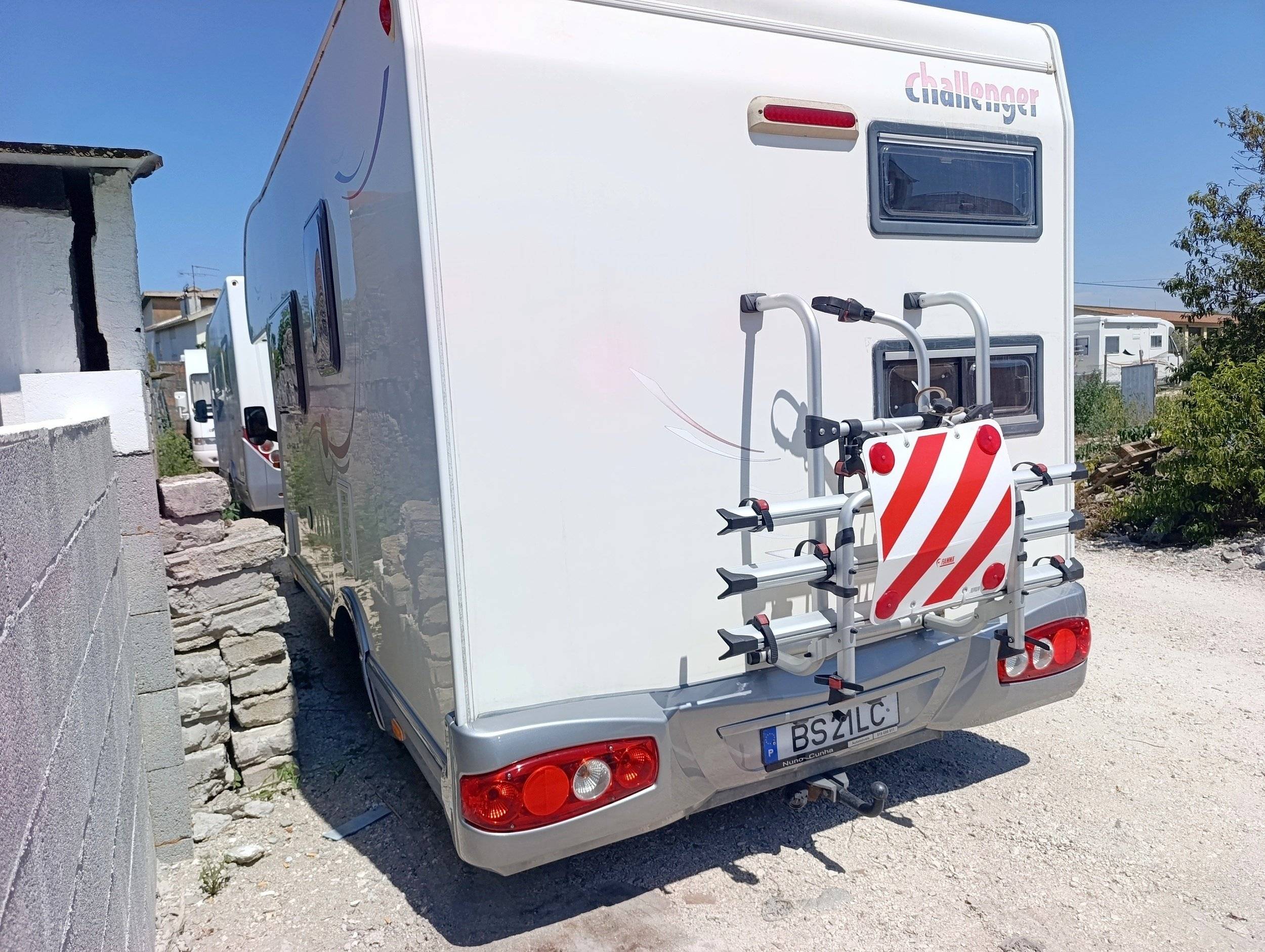 Challenger ford transit