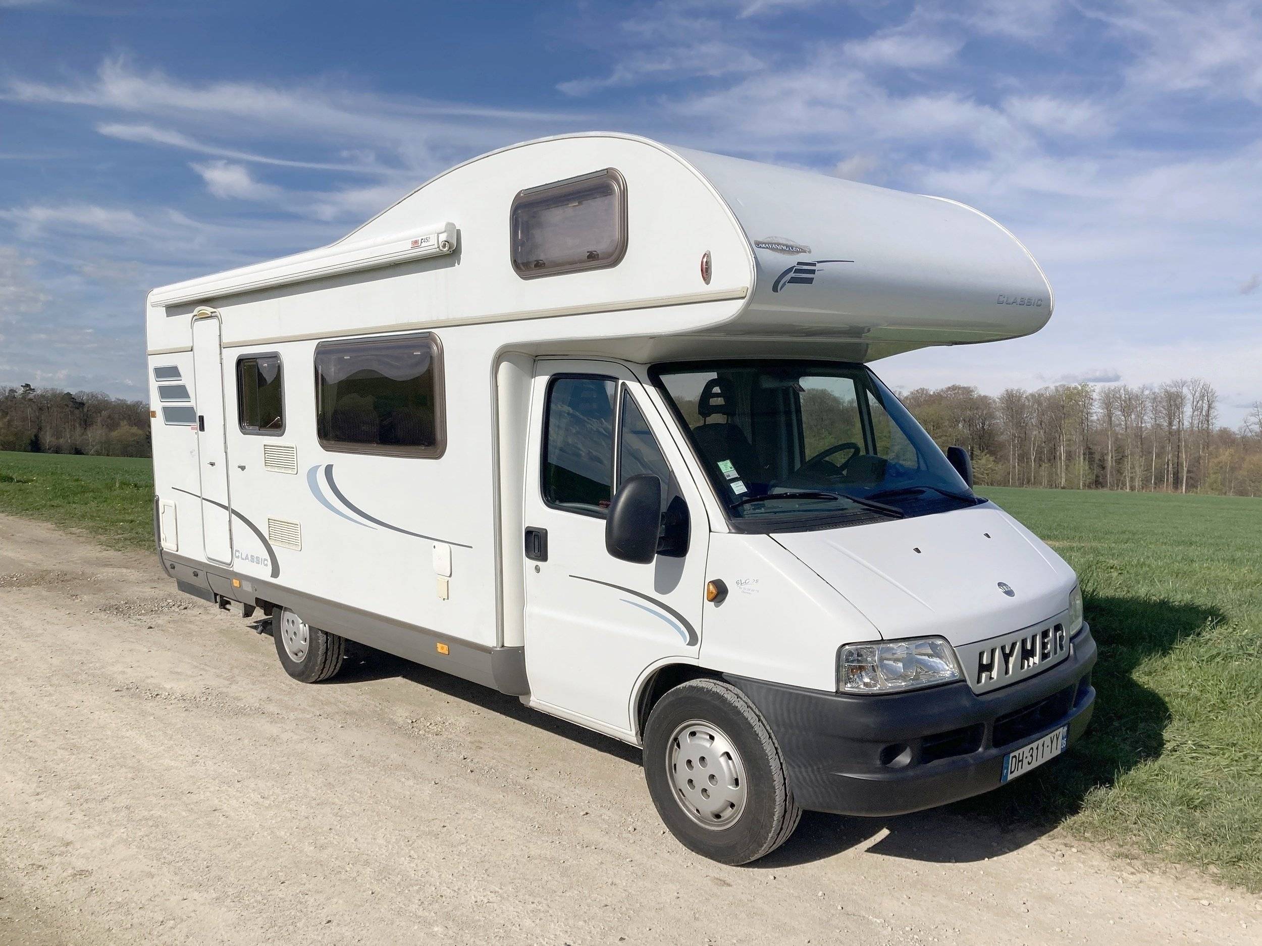 Front view from 3/4 Fiat - Yescapa