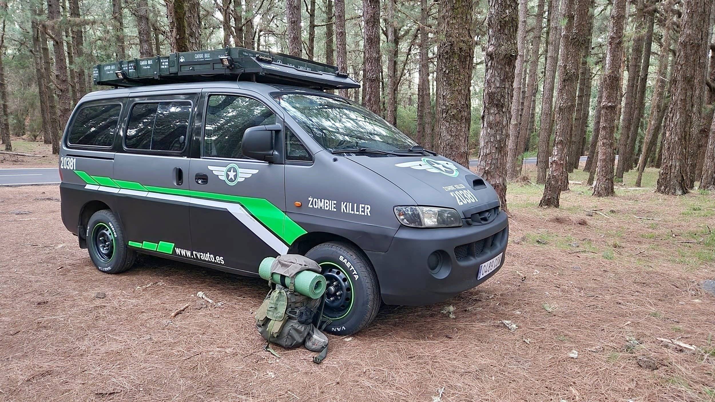 Vue avant de 3/4 Hyundai H1 - Yescapa