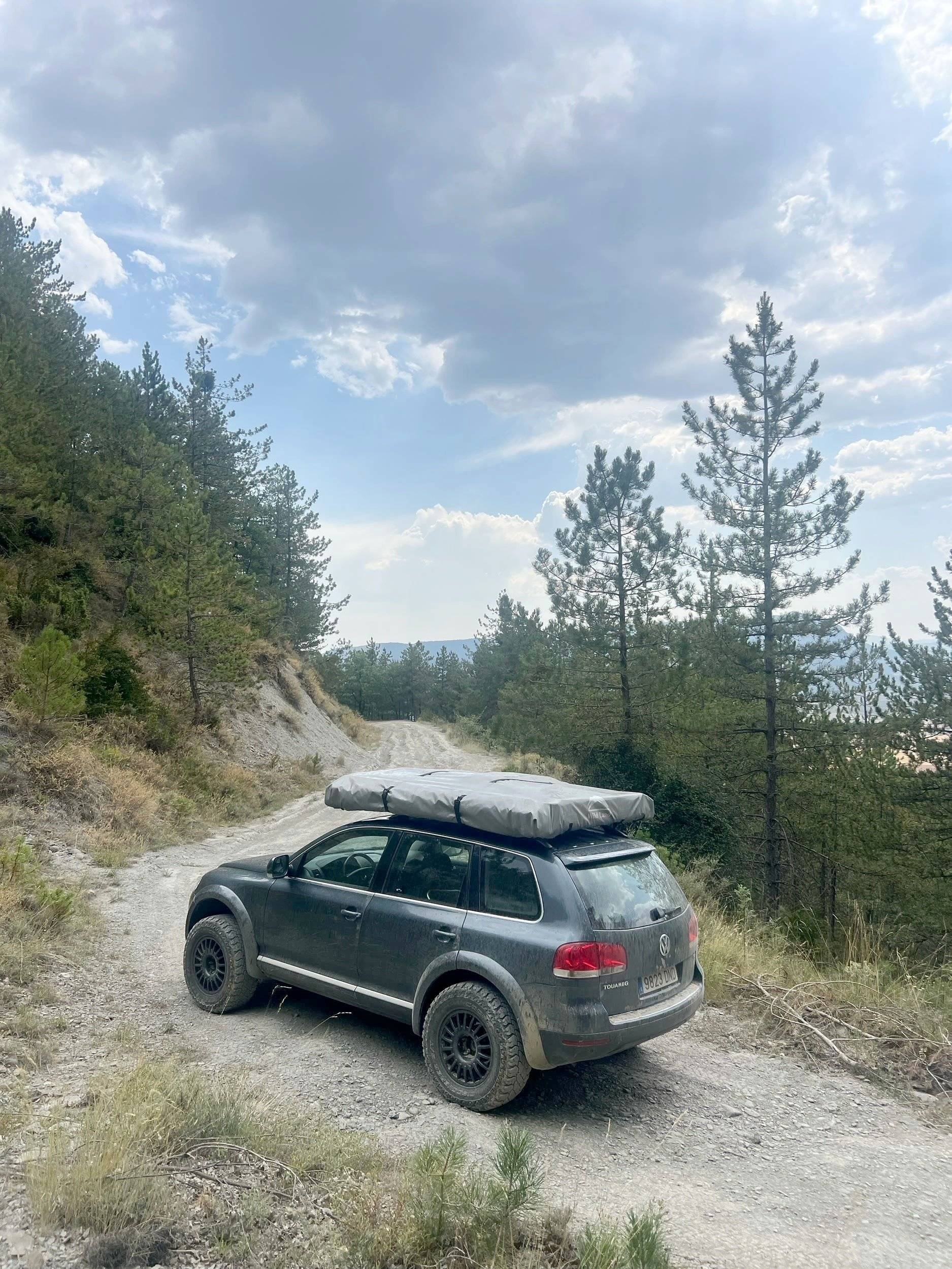Rear view Volkswagen touareg - Yescapa