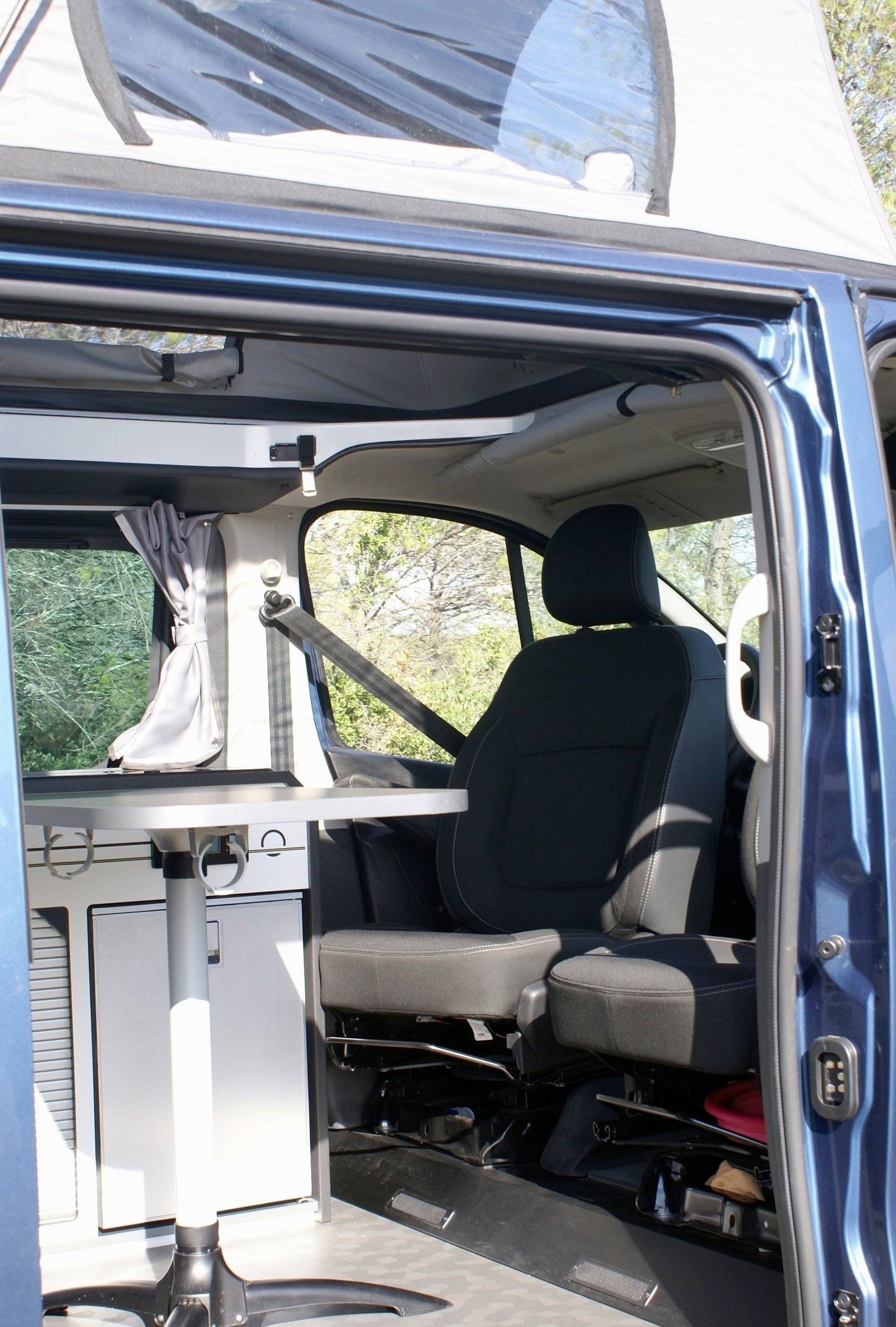 Dinette Renault trafic 2l Dci 145cv - Yescapa