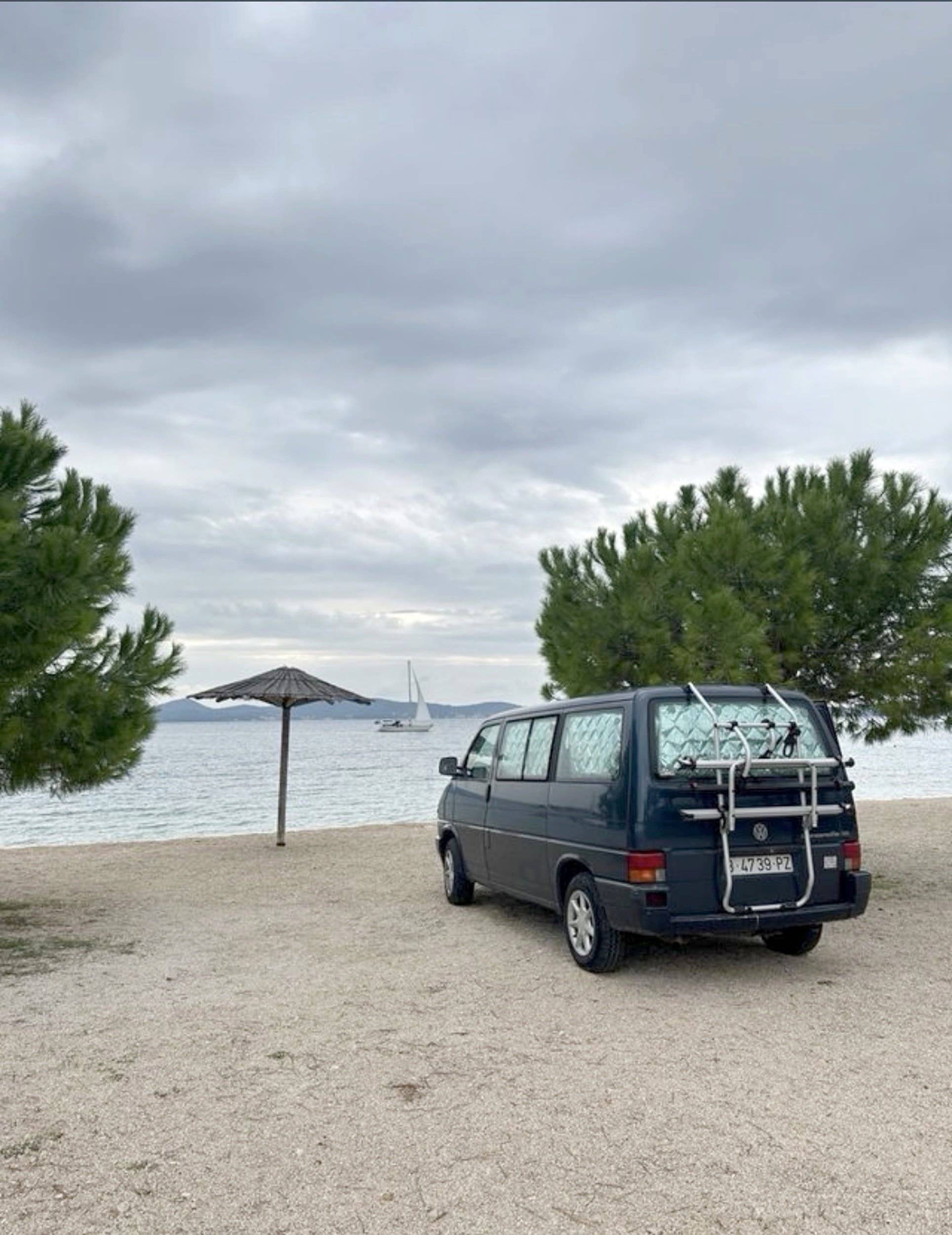 Ansicht von hinten Volkswagen caravelle t4 - Yescapa