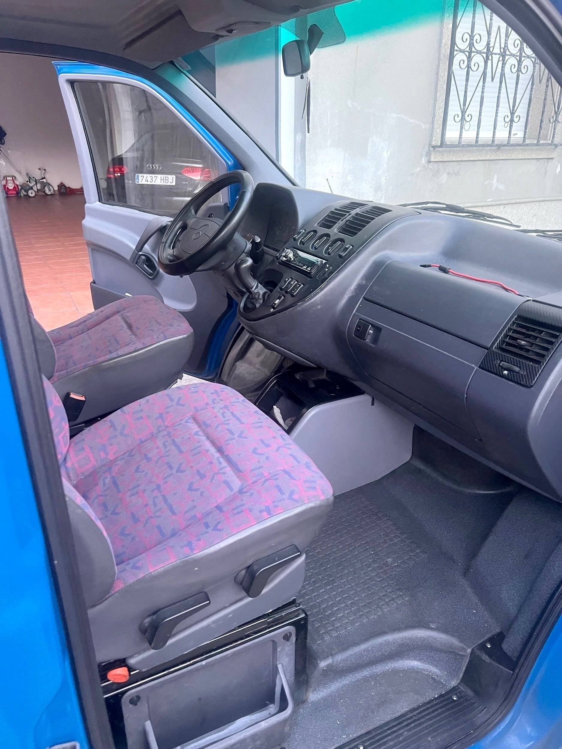Mercedes V220D