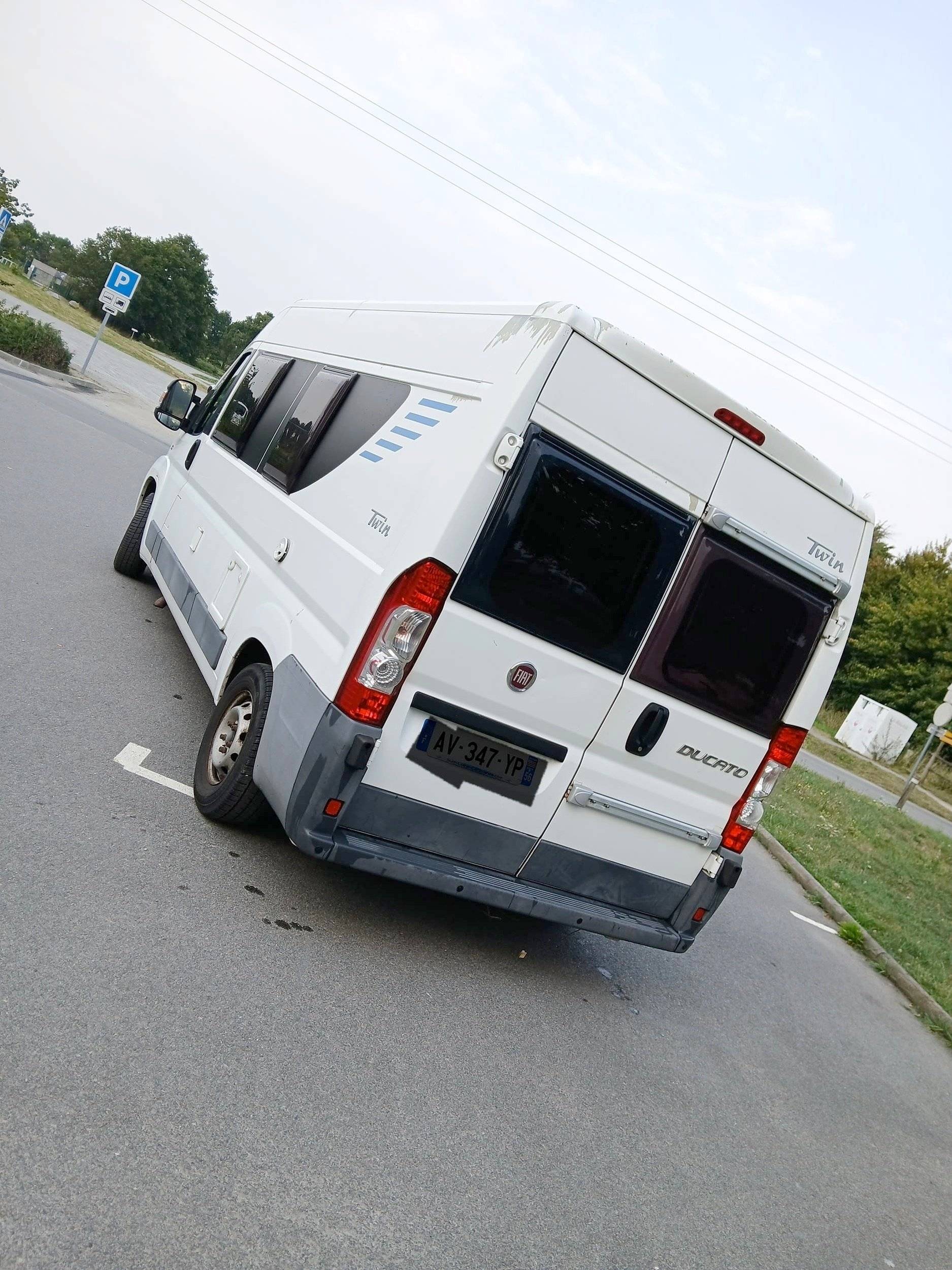 Vue arrière Fiat Ducato 120 Multijet - Yescapa