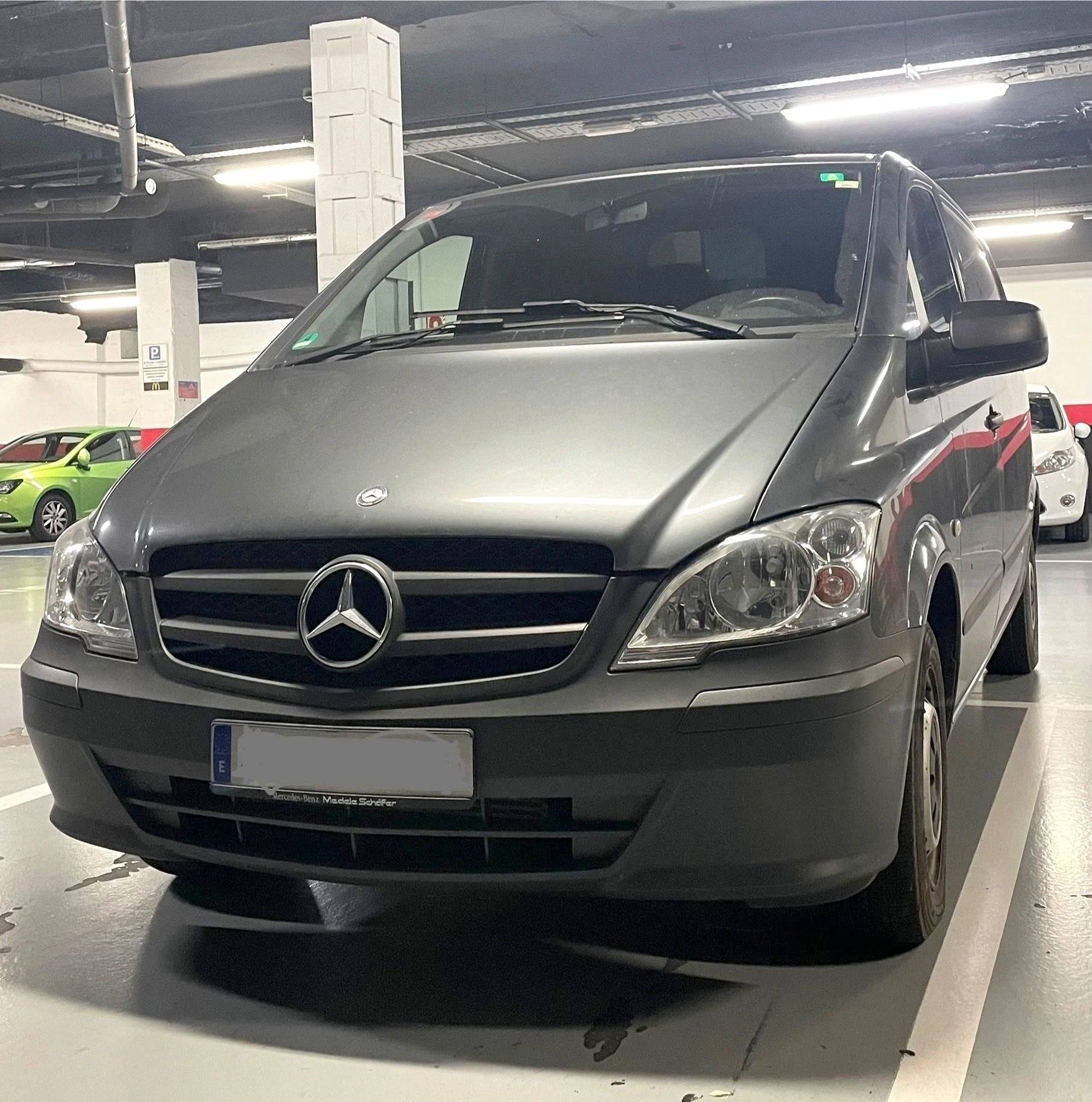 Vue avant de 3/4 Mercedes Vito 110 CDI - Yescapa