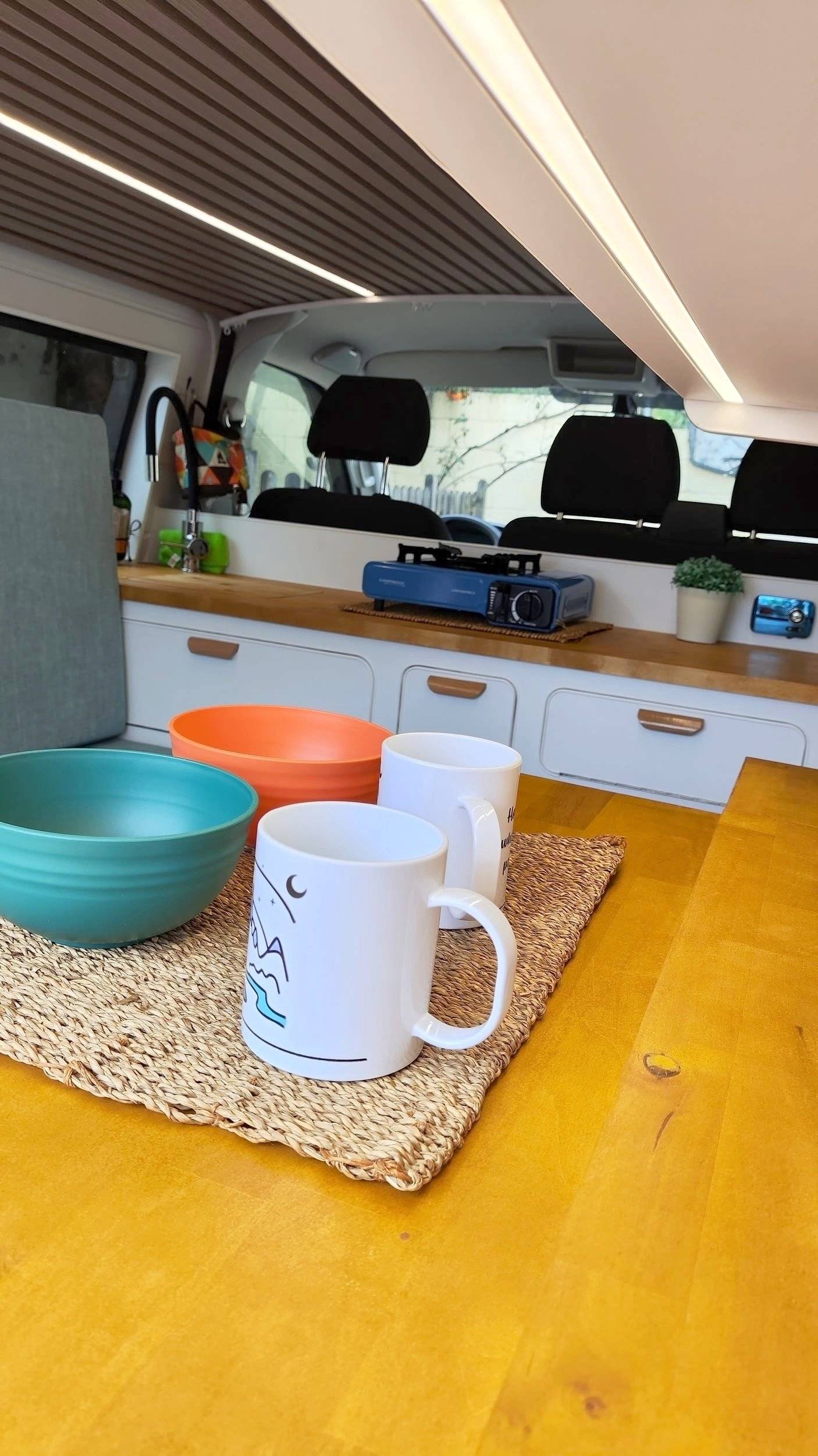 Dining Area Volkswagen T6 2,0 l 150 ch - Yescapa