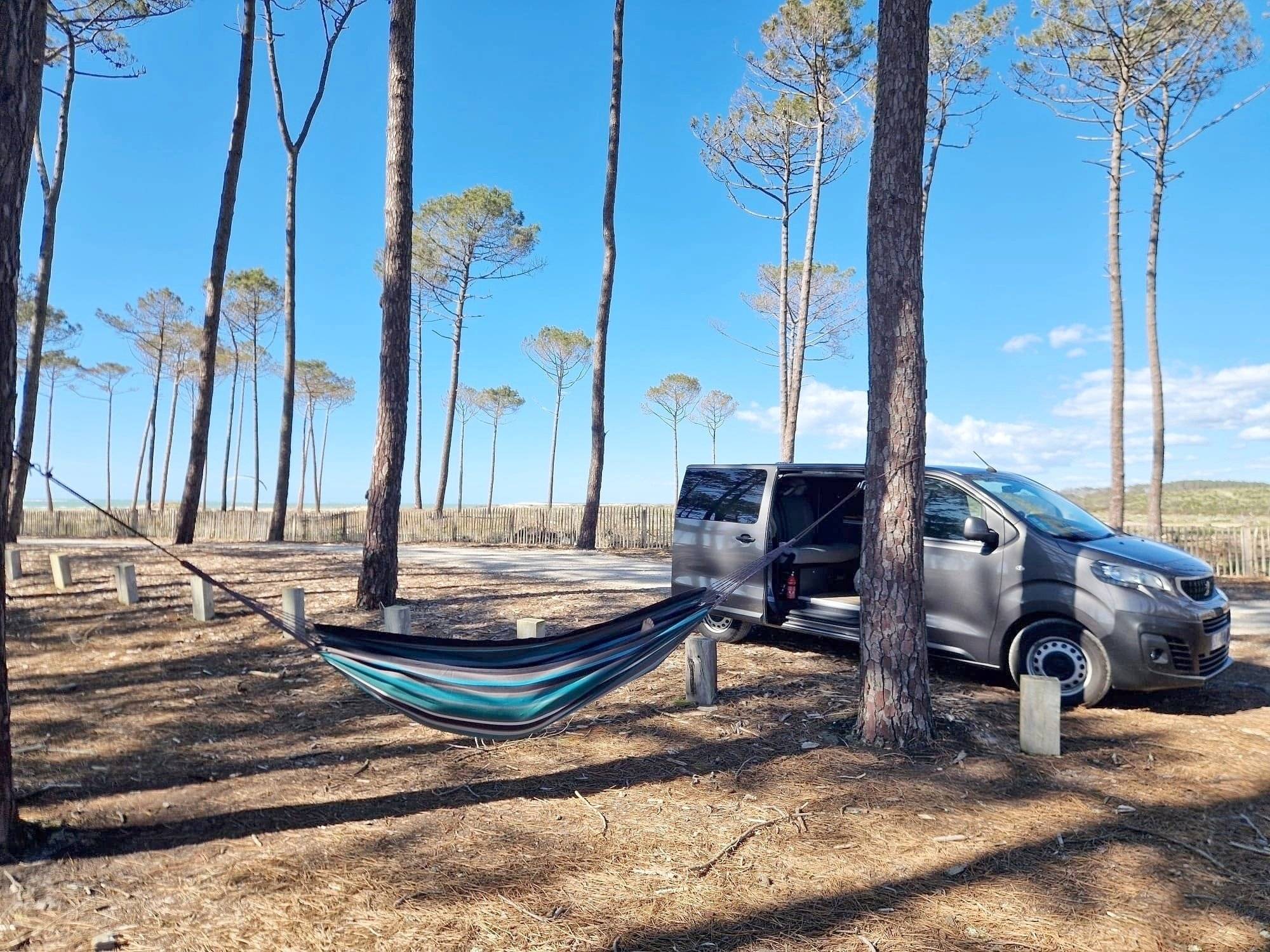 Vue avant de 3/4 Peugeot Expert - Yescapa