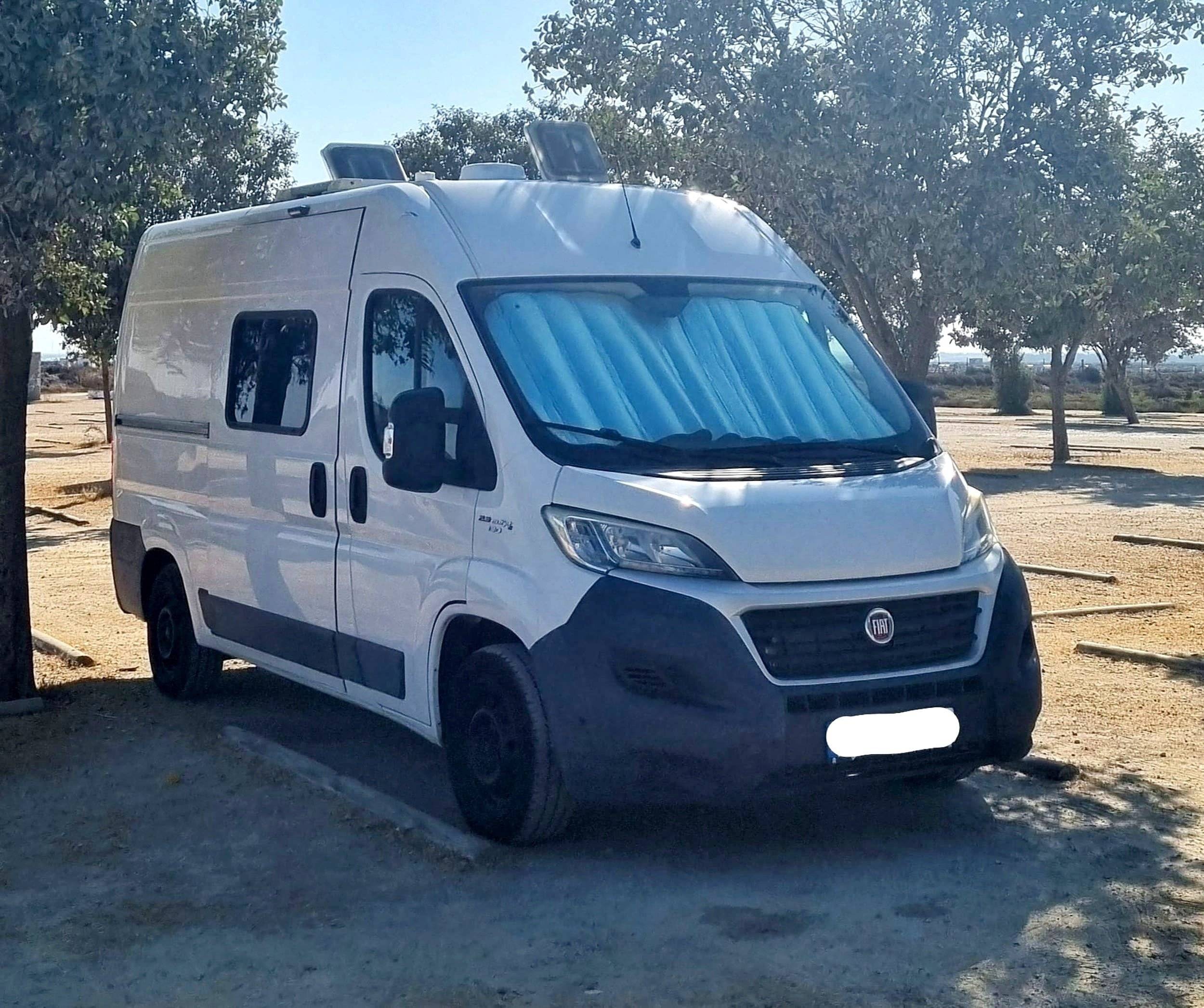 Vista del vehículo ángulo delantero Fiat - Yescapa