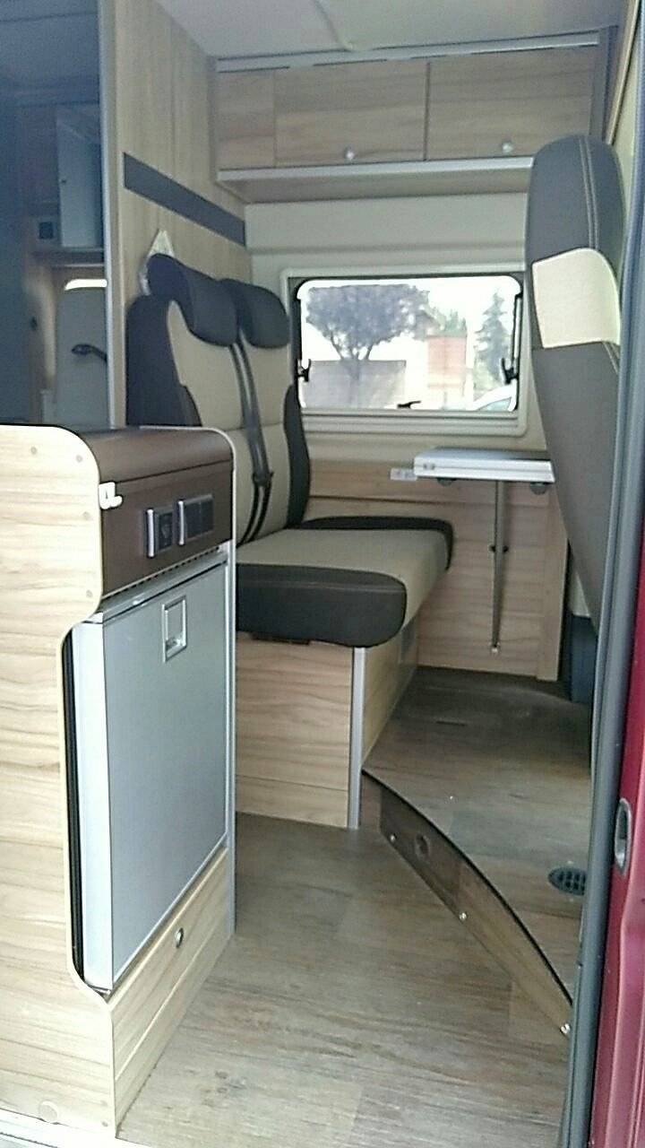 Dining Area Fiat Ducato 120 Multijet - Yescapa