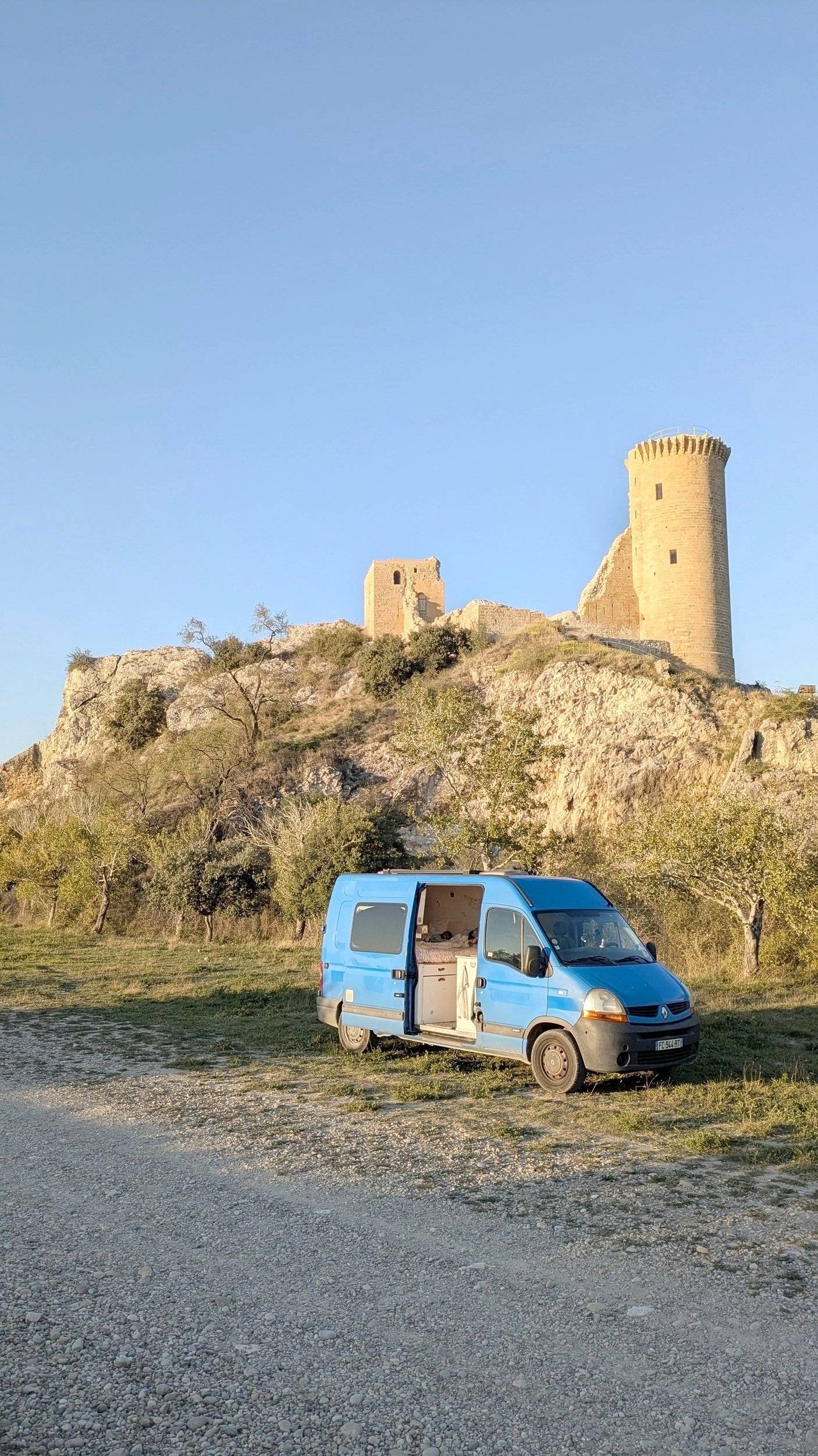 Vista de 3/4 Renault Master - Yescapa