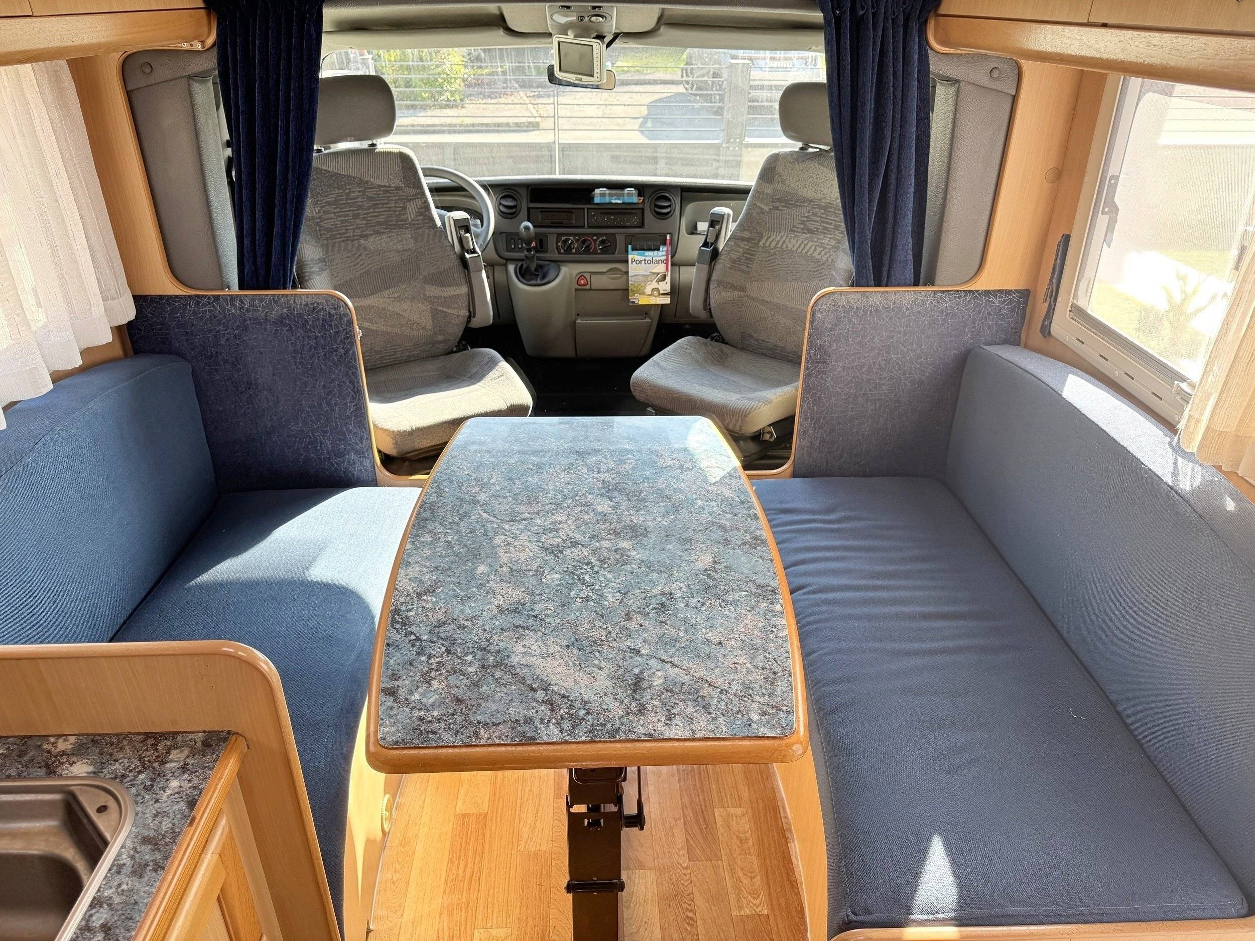 Comedor Renault Master 2,5 l dCi 120 ch. - Yescapa