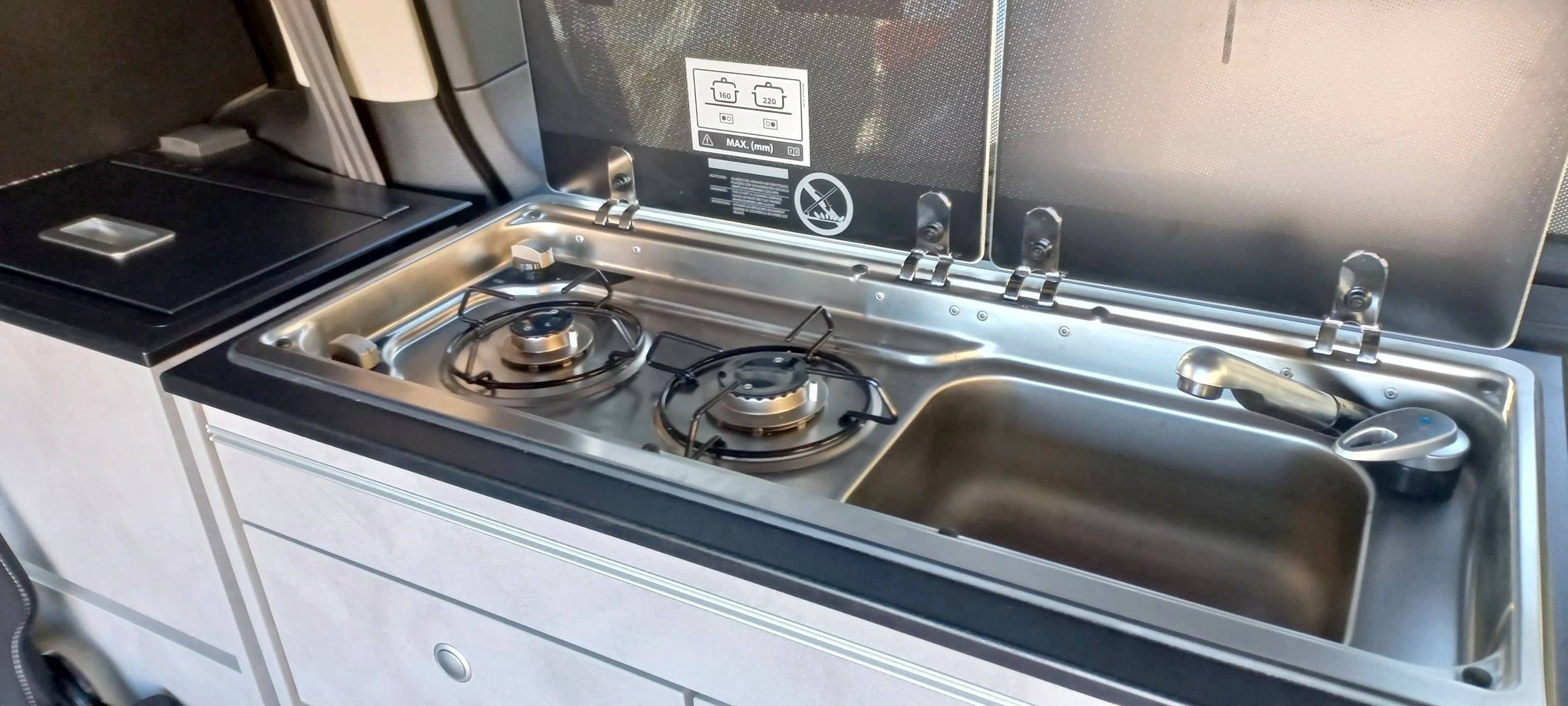 Angolo cucina Opel Zafira Life - Yescapa