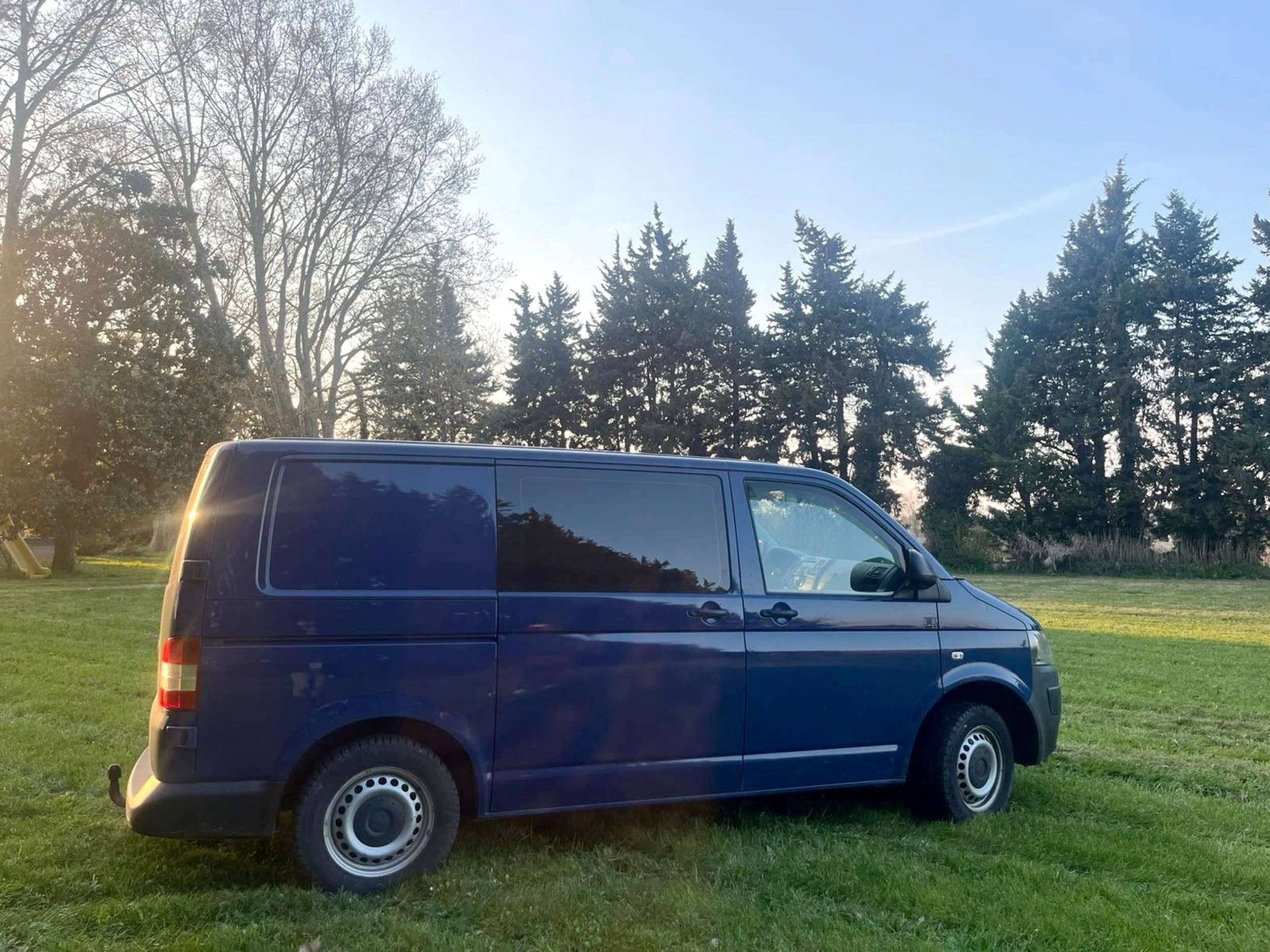 Slaapplaatsen Volkswagen T5 TDI 104 ch - Yescapa