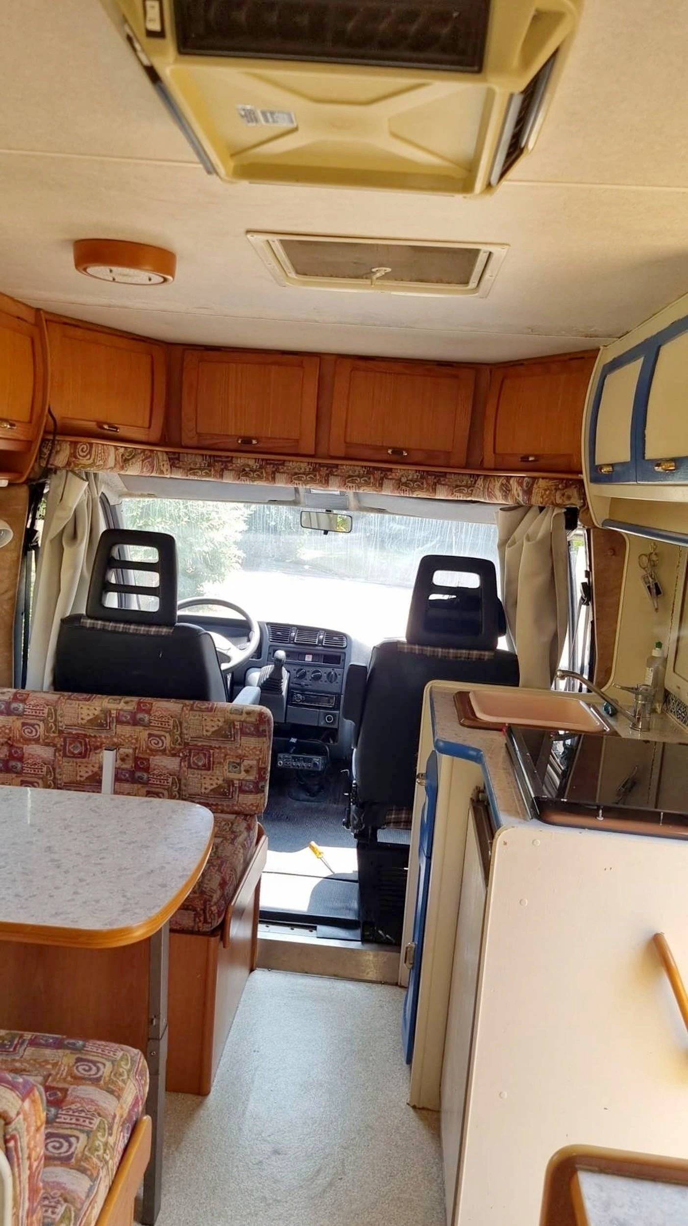 Área de jantar Fiat Fiat Ducato 2.5 TDi - Yescapa