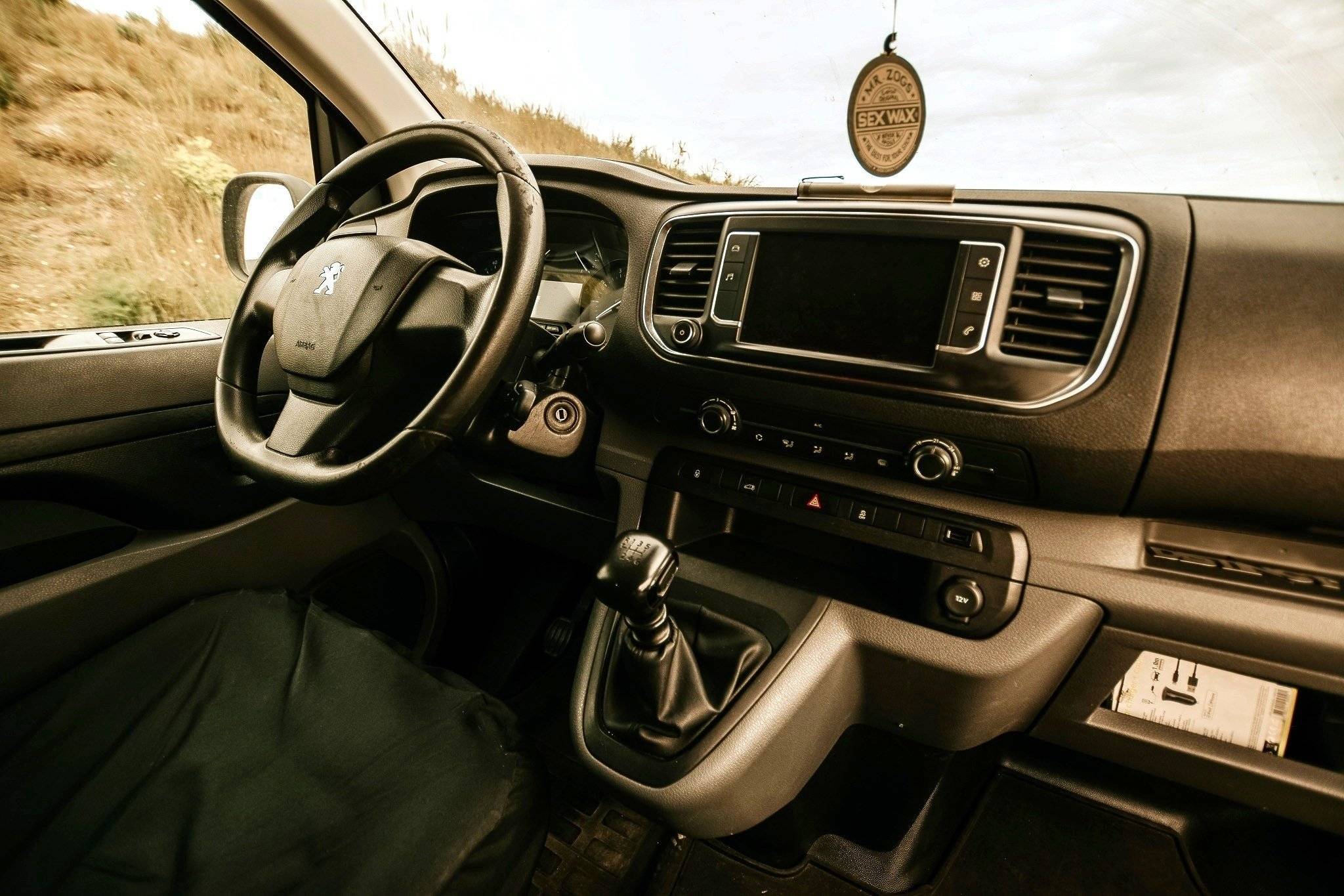 Cabina di guida Peugeot Expert 2,0l 120ch - Yescapa