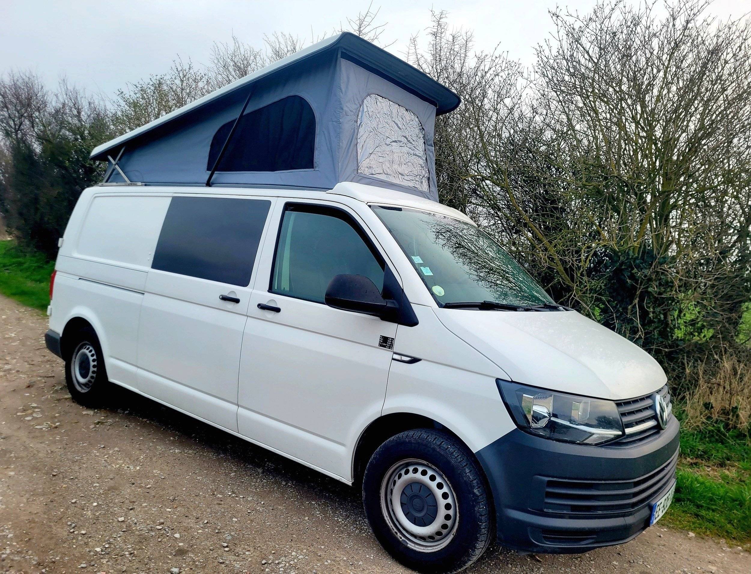 schräge Vorderansicht Volkswagen T6 2,0 l 150 ch - Yescapa