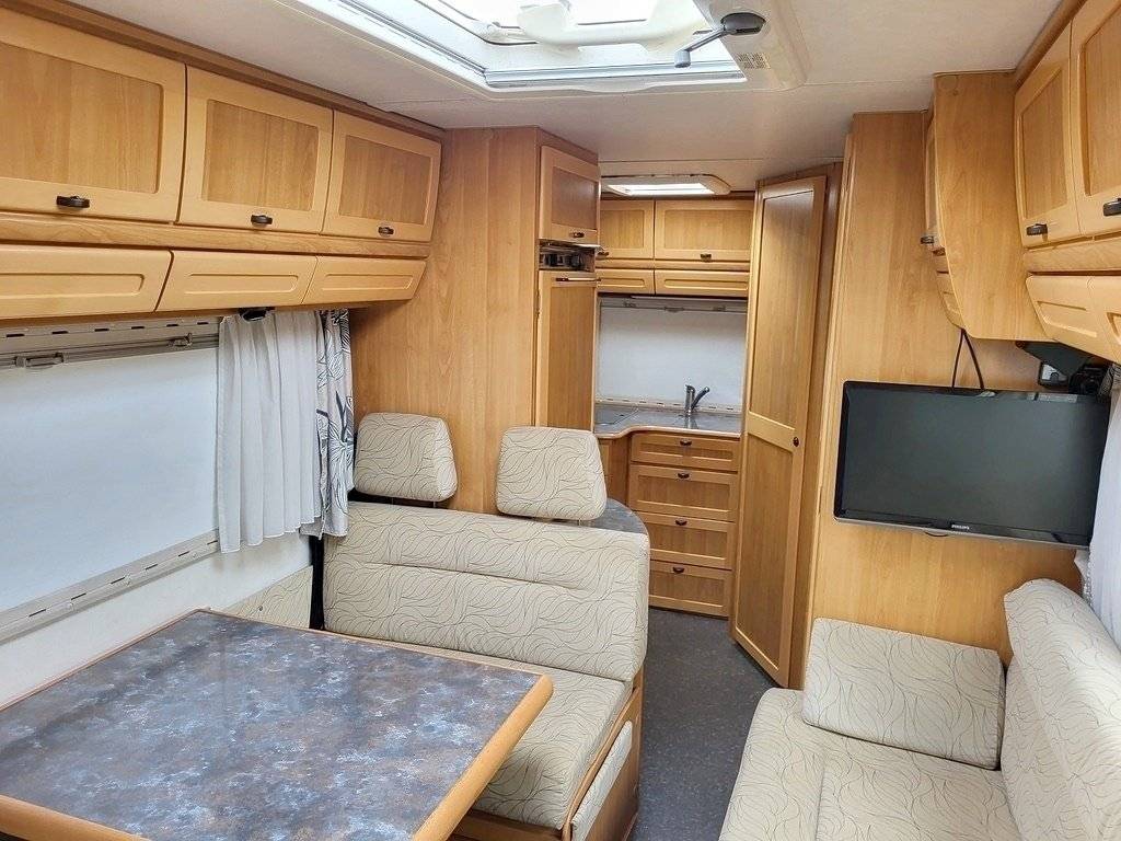 Comedor Mercedes Sprinter 312 d - Yescapa