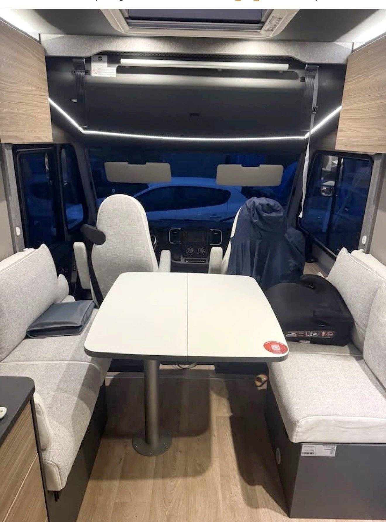 Eethoek Fiat Ducato 2,3 l 180 ch - Yescapa