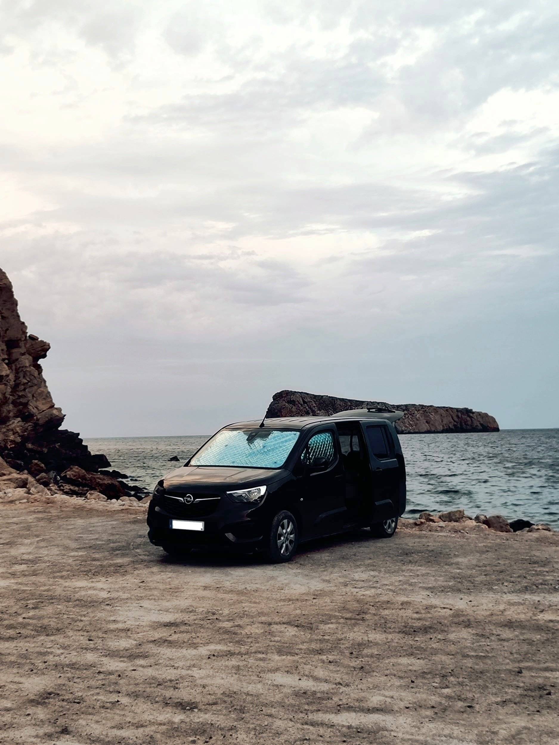Vue avant de 3/4 Opel Combo - Yescapa
