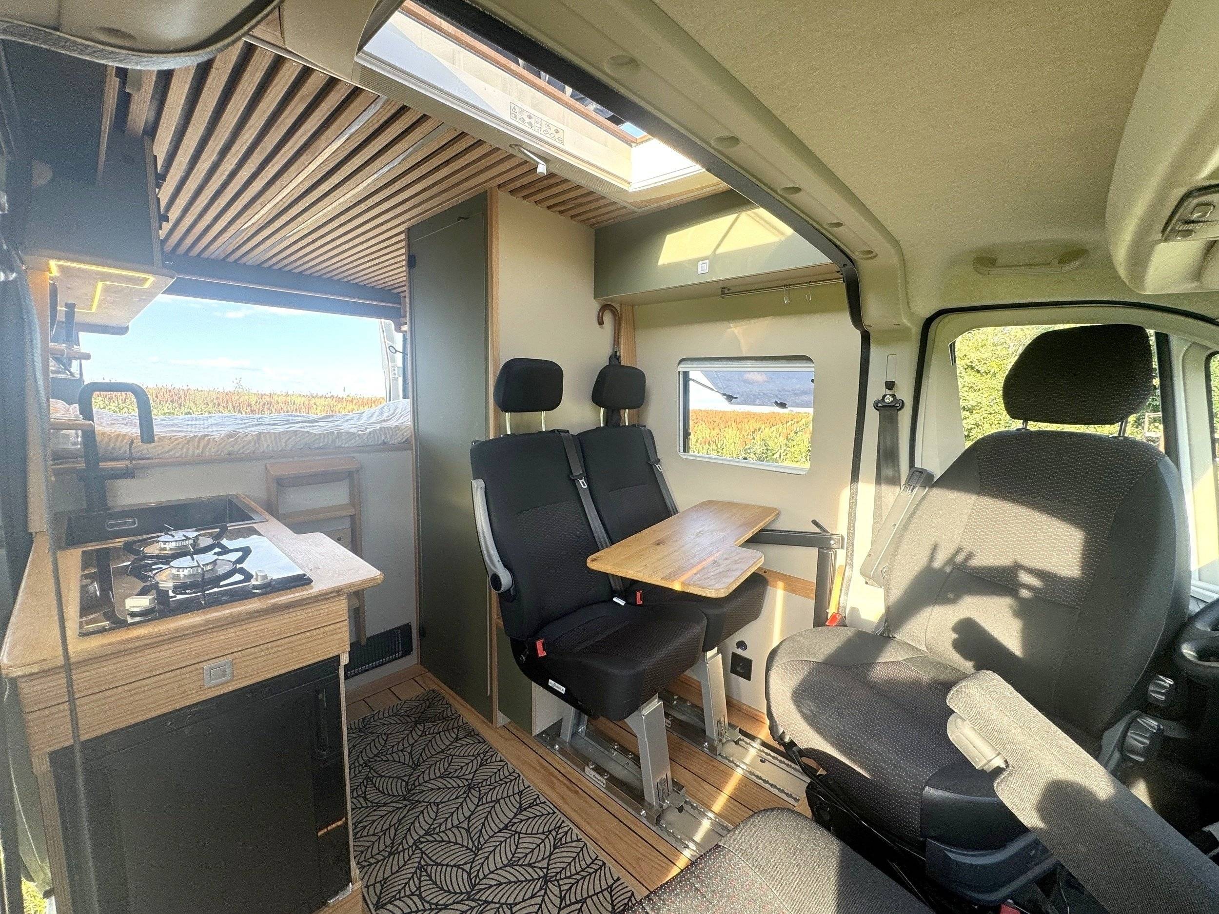 Menjador Peugeot BOXER L2H2 - Yescapa