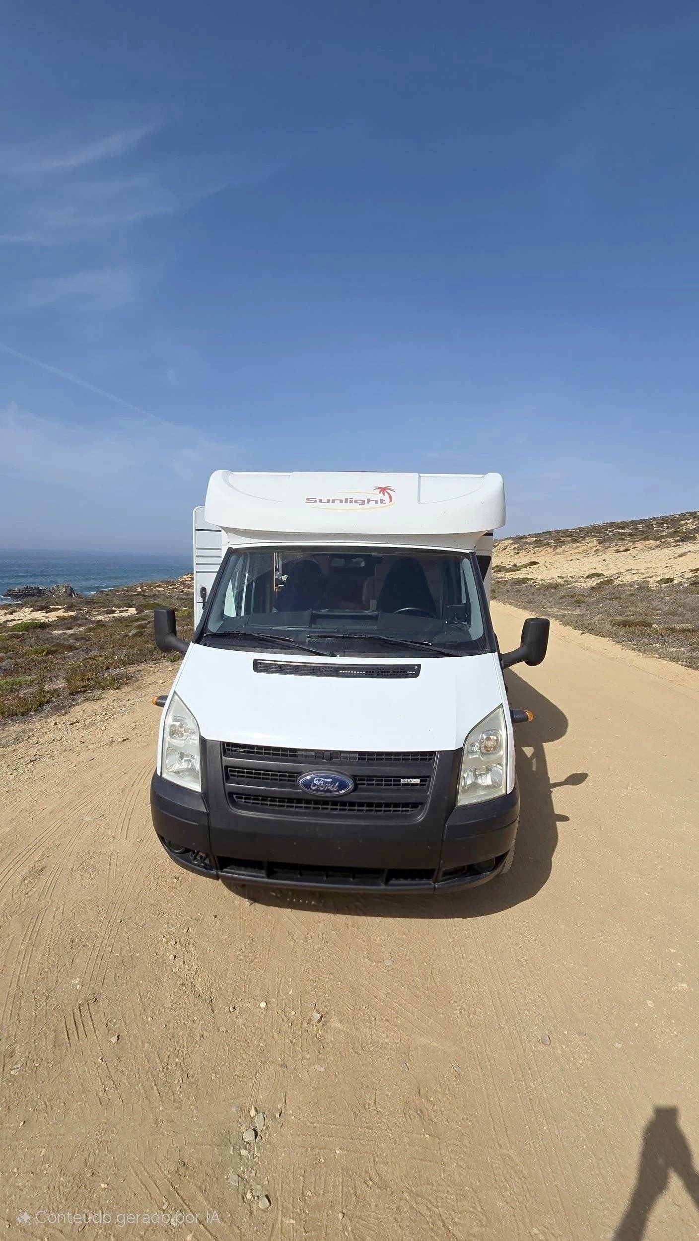 Vista de 3/4 Ford Transit 2,3 l TDCi 130 ch. - Yescapa