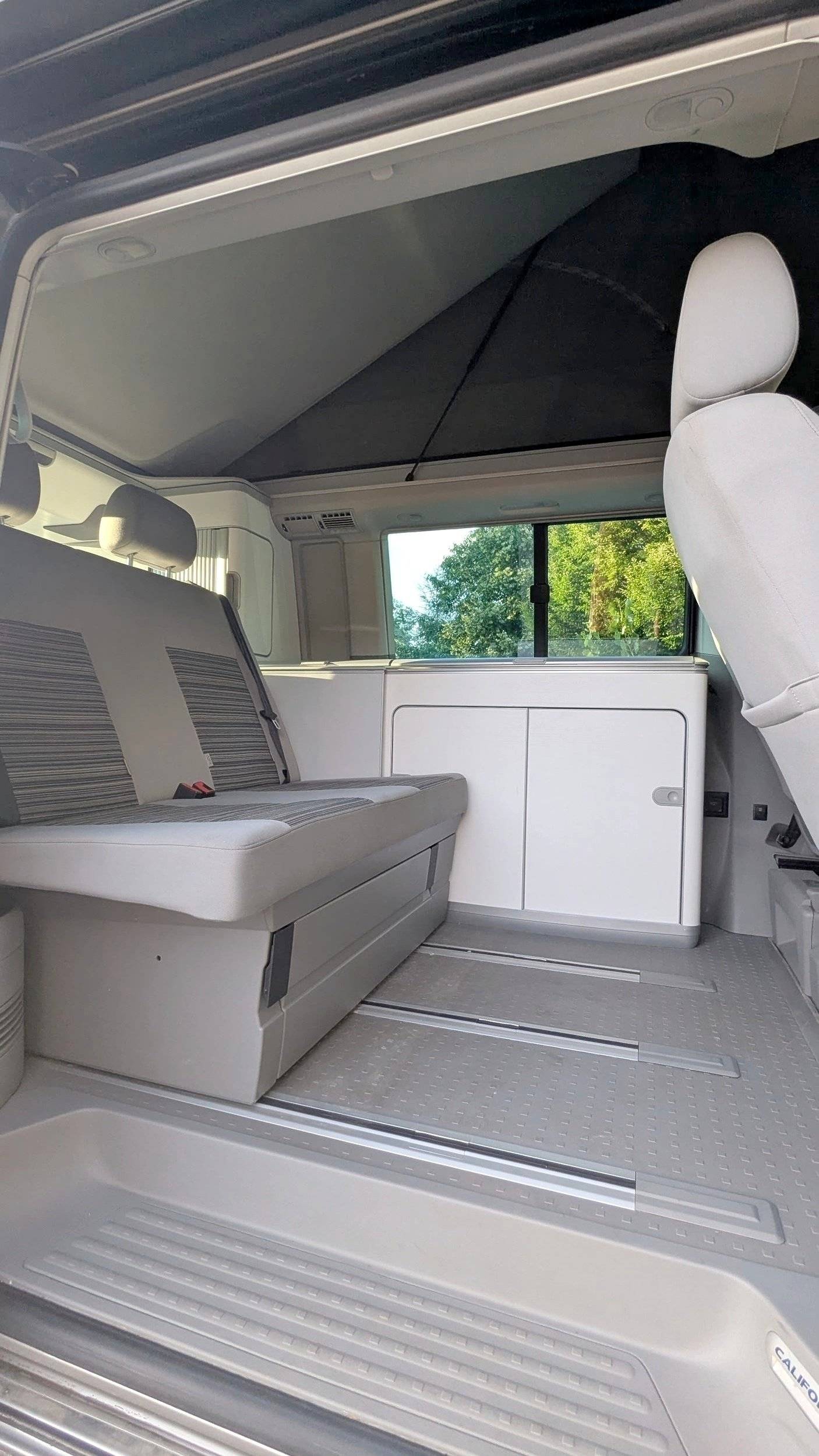 Vue arrière Volkswagen T5.1 California - Yescapa
