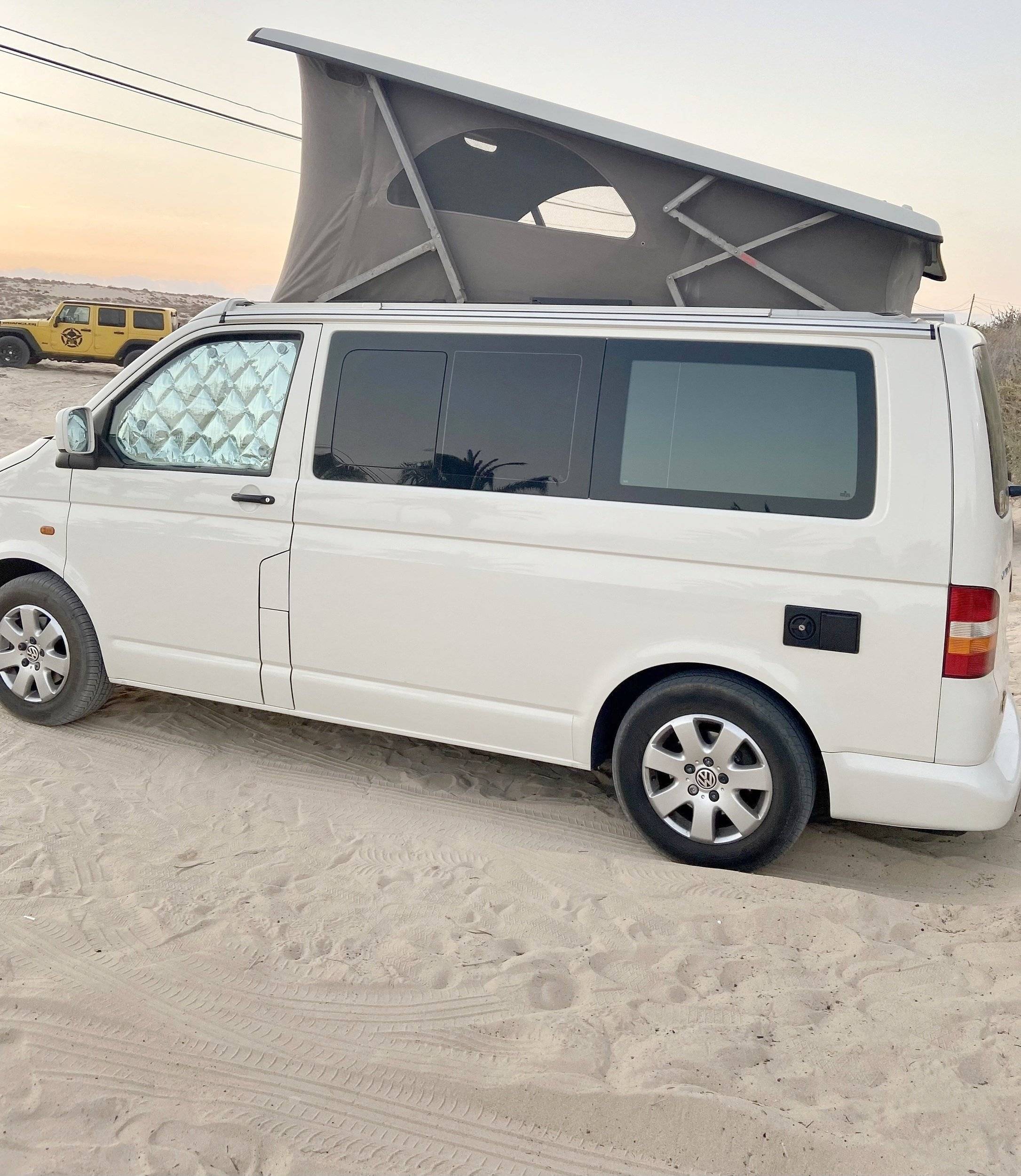 Vista frontale a ¾ Volkswagen California - Yescapa