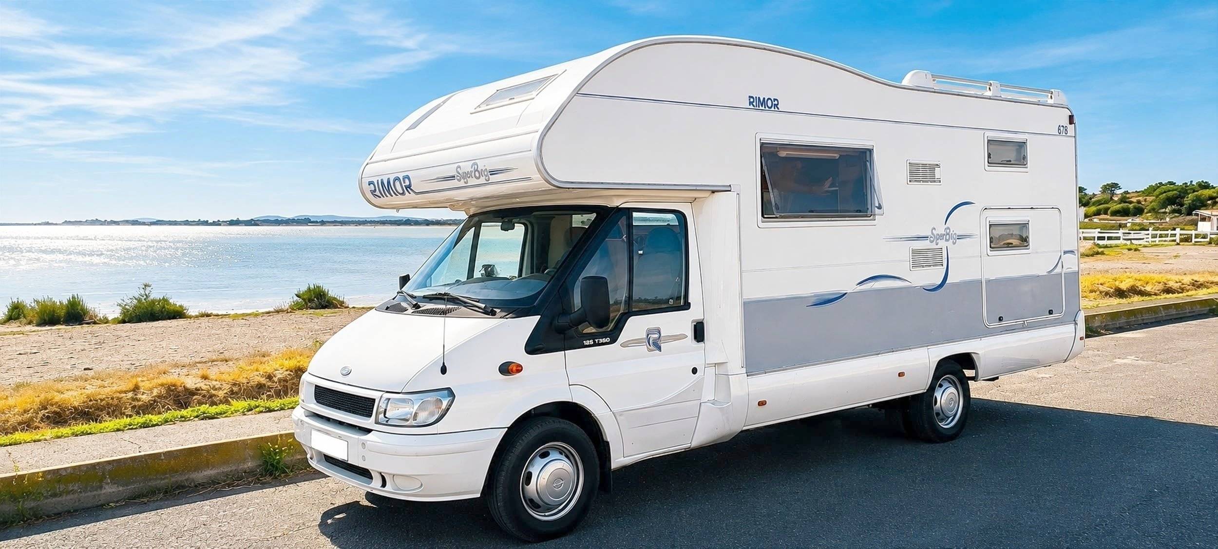 Vue avant de 3/4 Ford ford transit - Yescapa