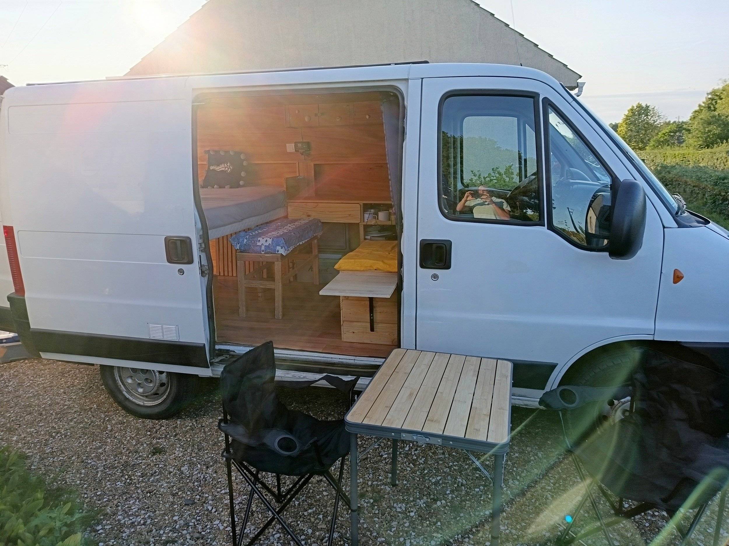 Área de jantar Peugeot Peugeot boxer 84CH - Yescapa