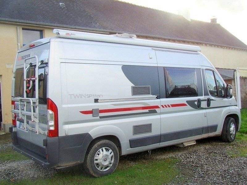 Vista de 3/4 Fiat Ducato 2,0 l 115 ch - Yescapa