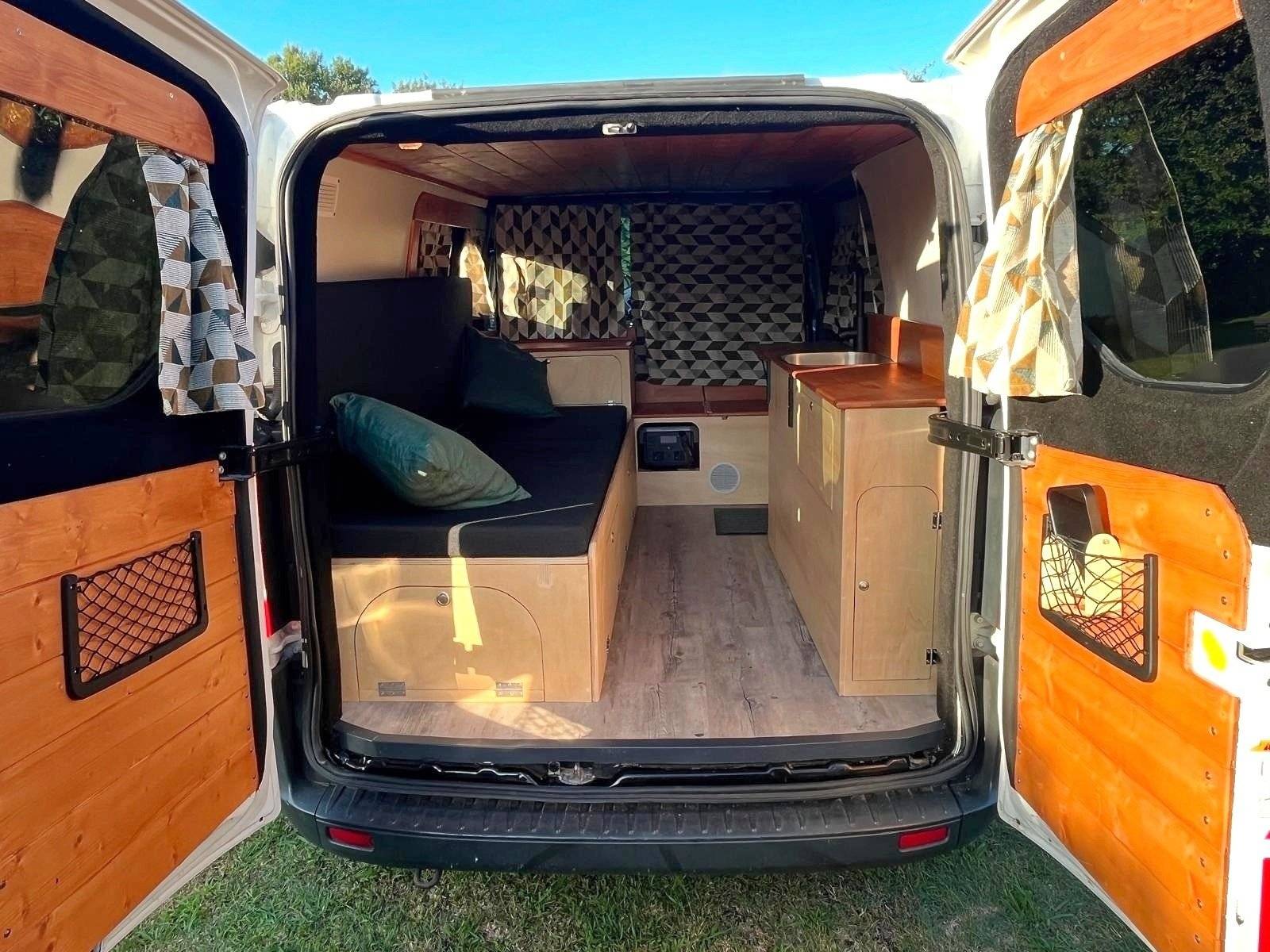 Dinette Ford - Yescapa
