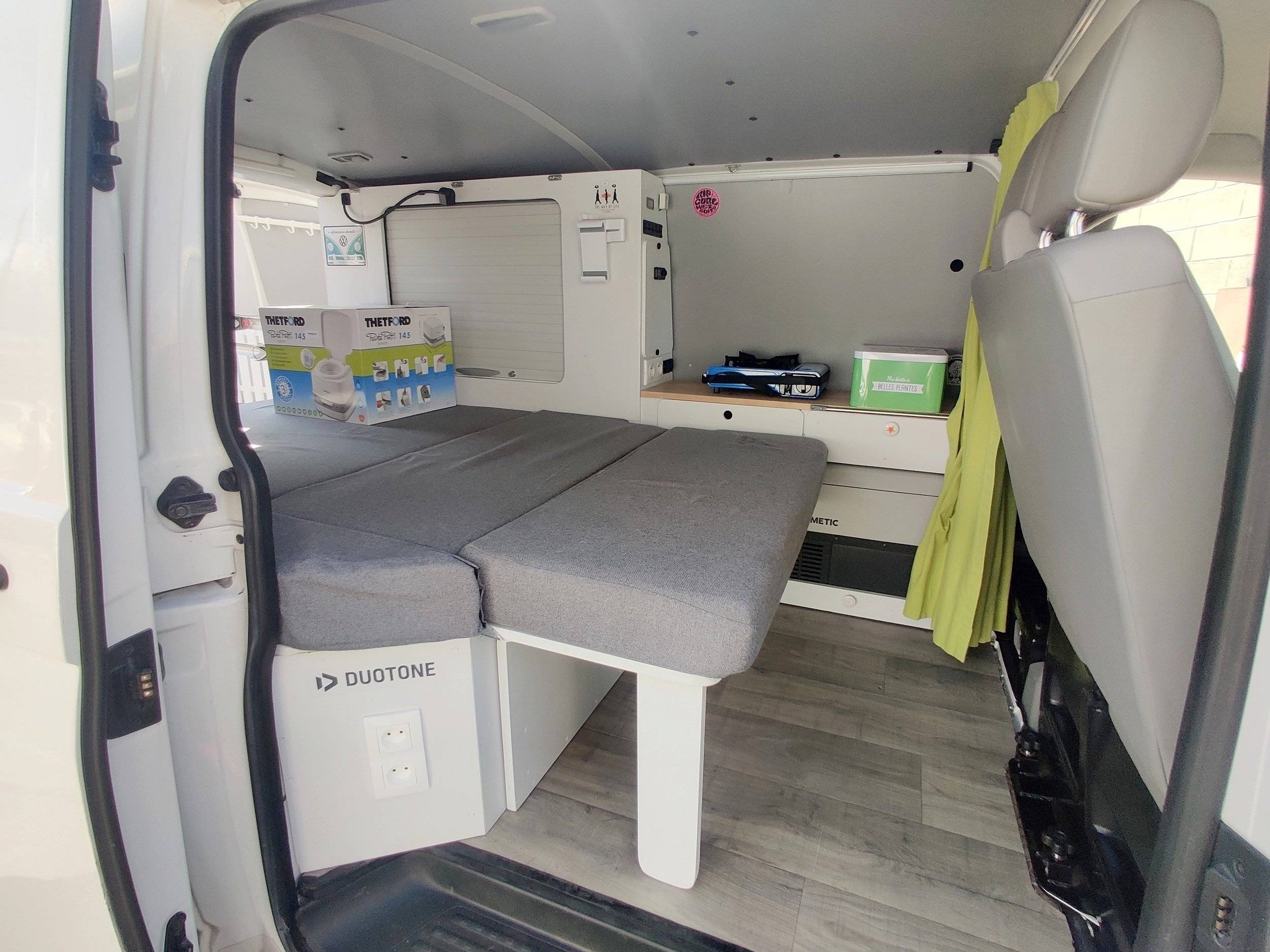 Berth Volkswagen T5 2 l 102 ch - Yescapa