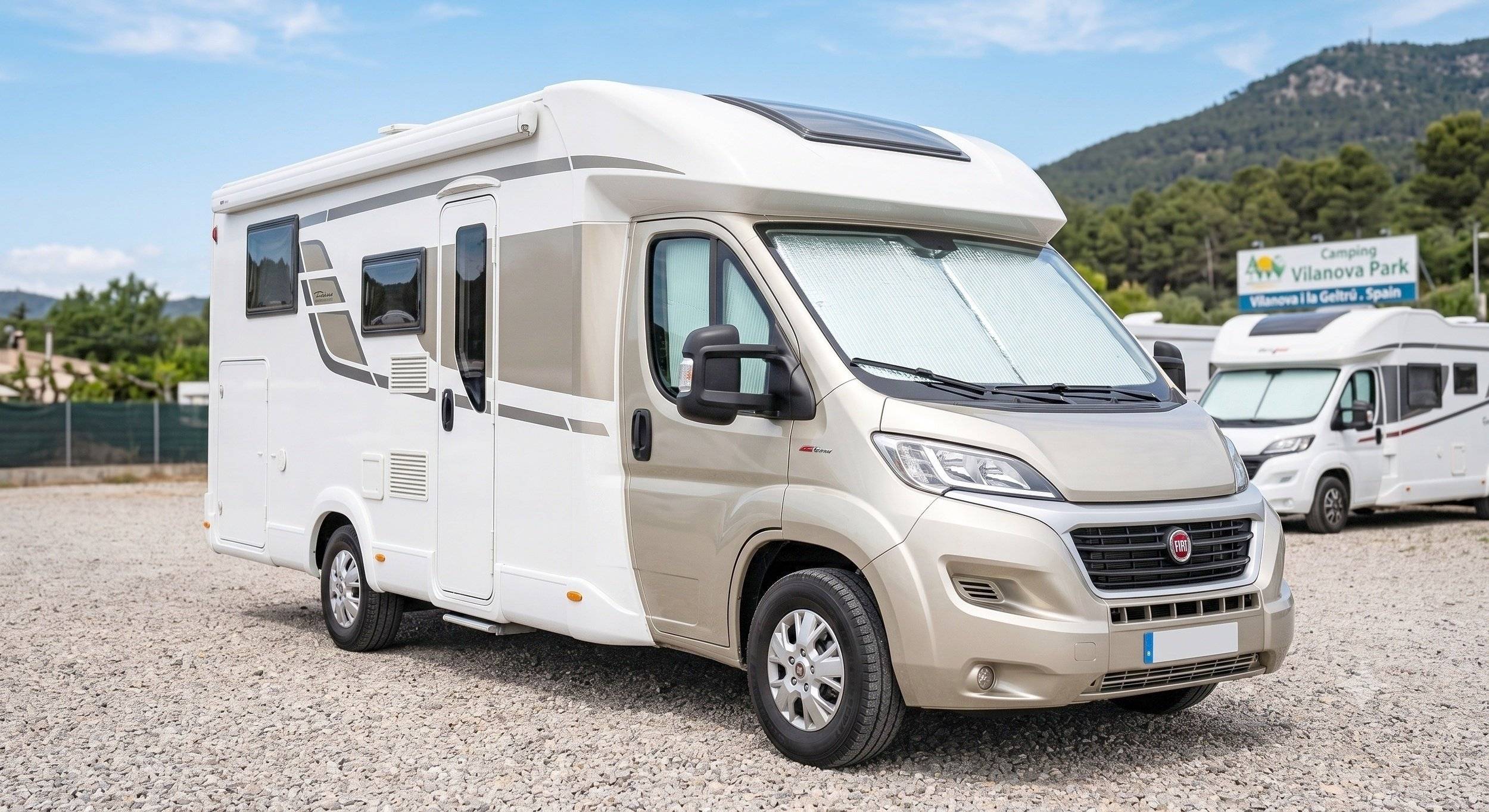 Front view from 3/4 Fiat - Yescapa