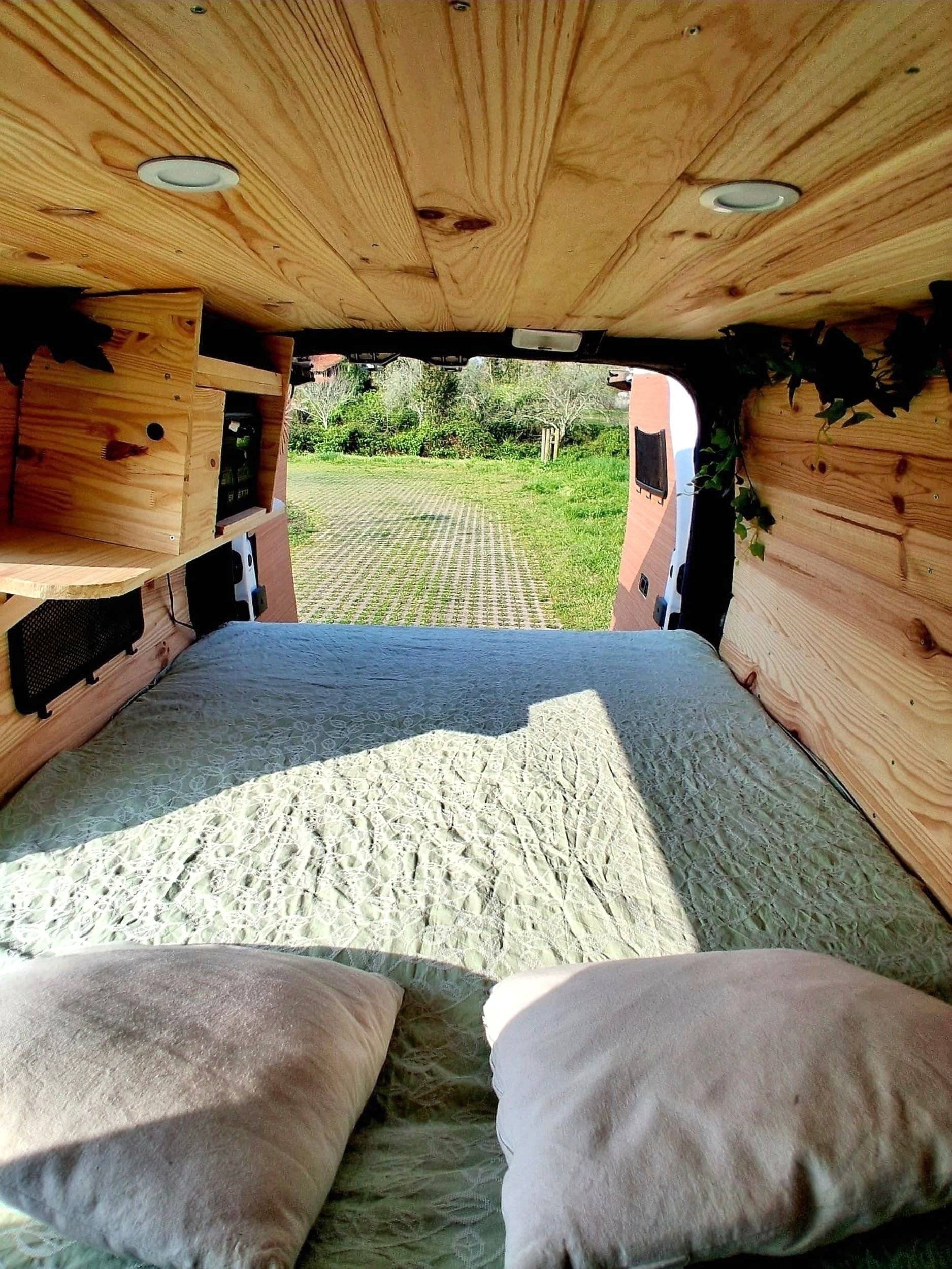 Couchages Nissan NV200 - Yescapa
