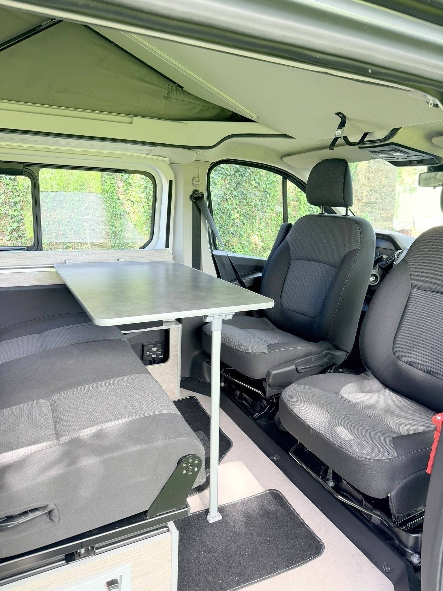 Área de jantar Renault Trafic - Yescapa